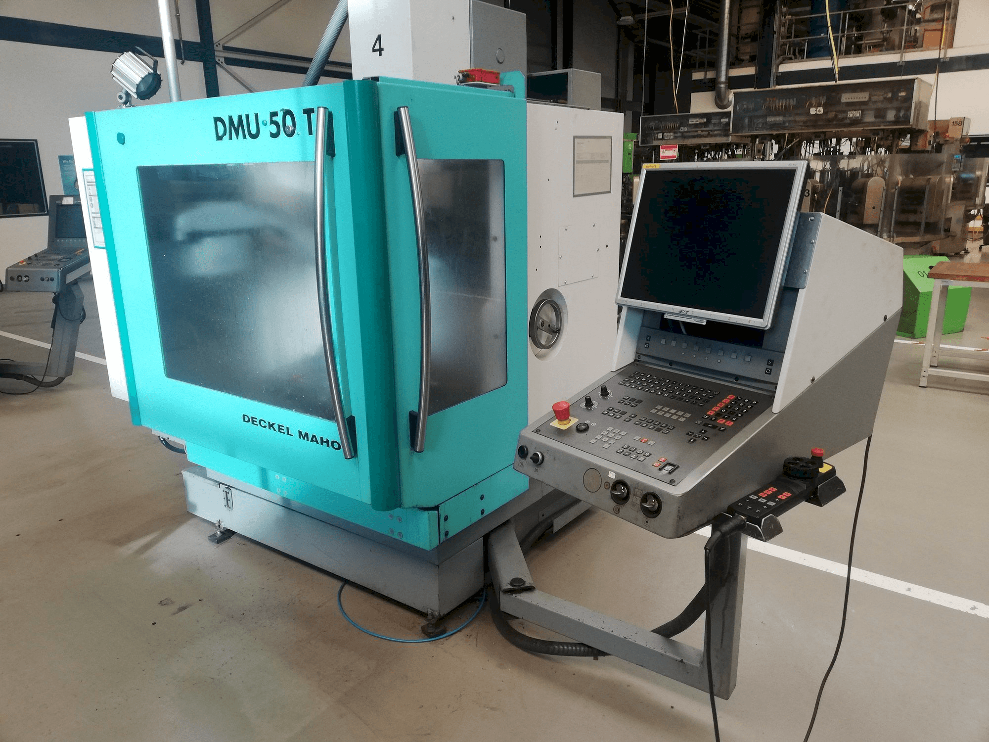 Vista frontale della macchina DECKEL MAHO DMU 50T