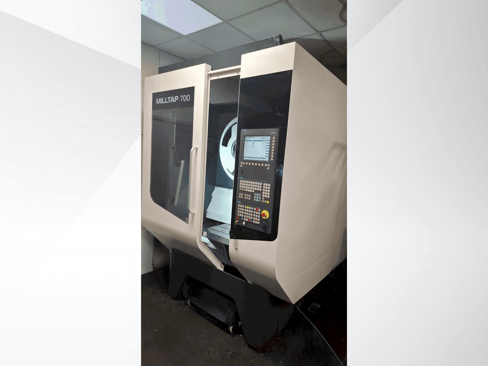 Vista frontale della macchina DMG MORI MILLTAP 700