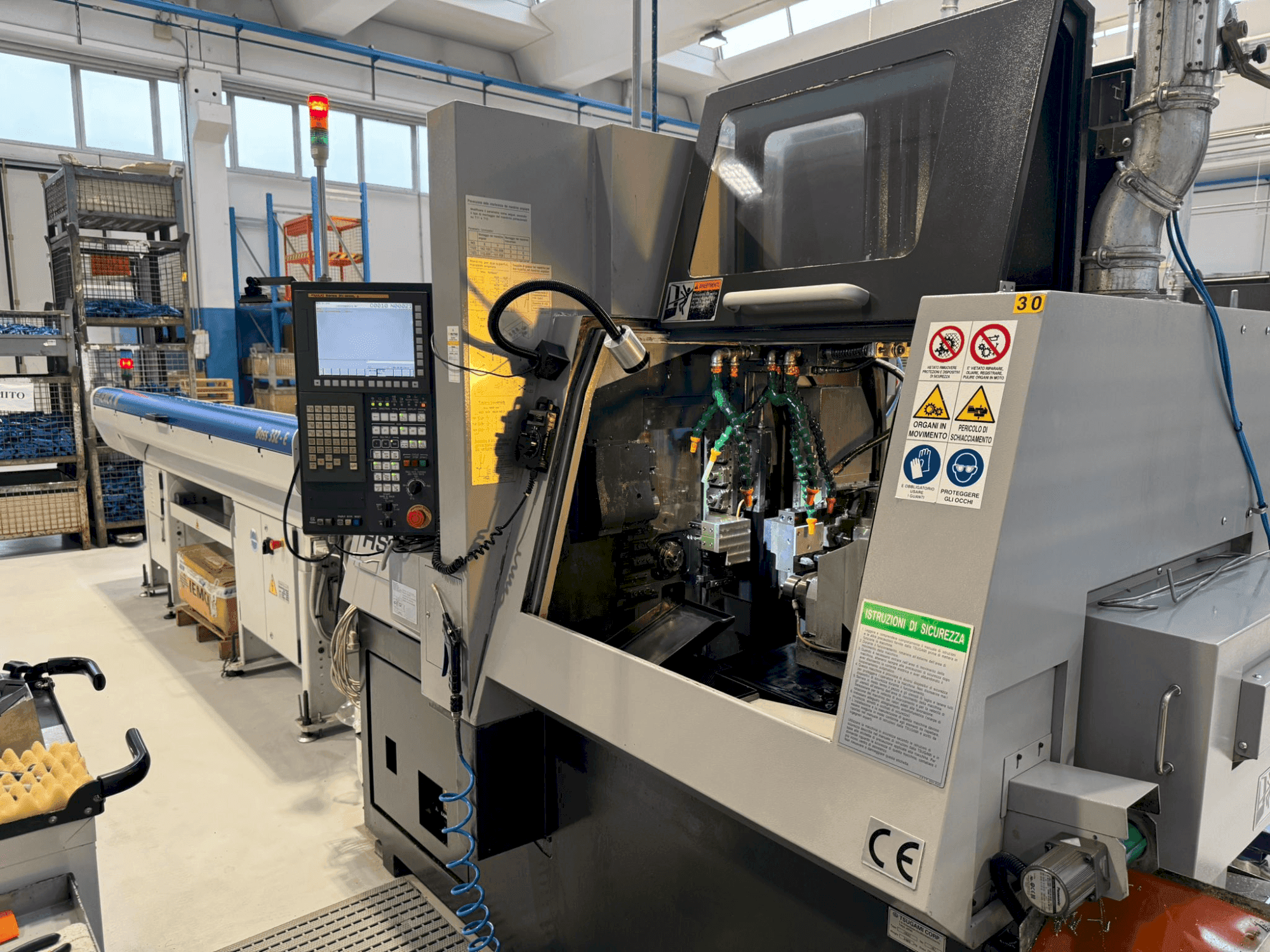 Vista frontale della macchina TSUGAMI HS32