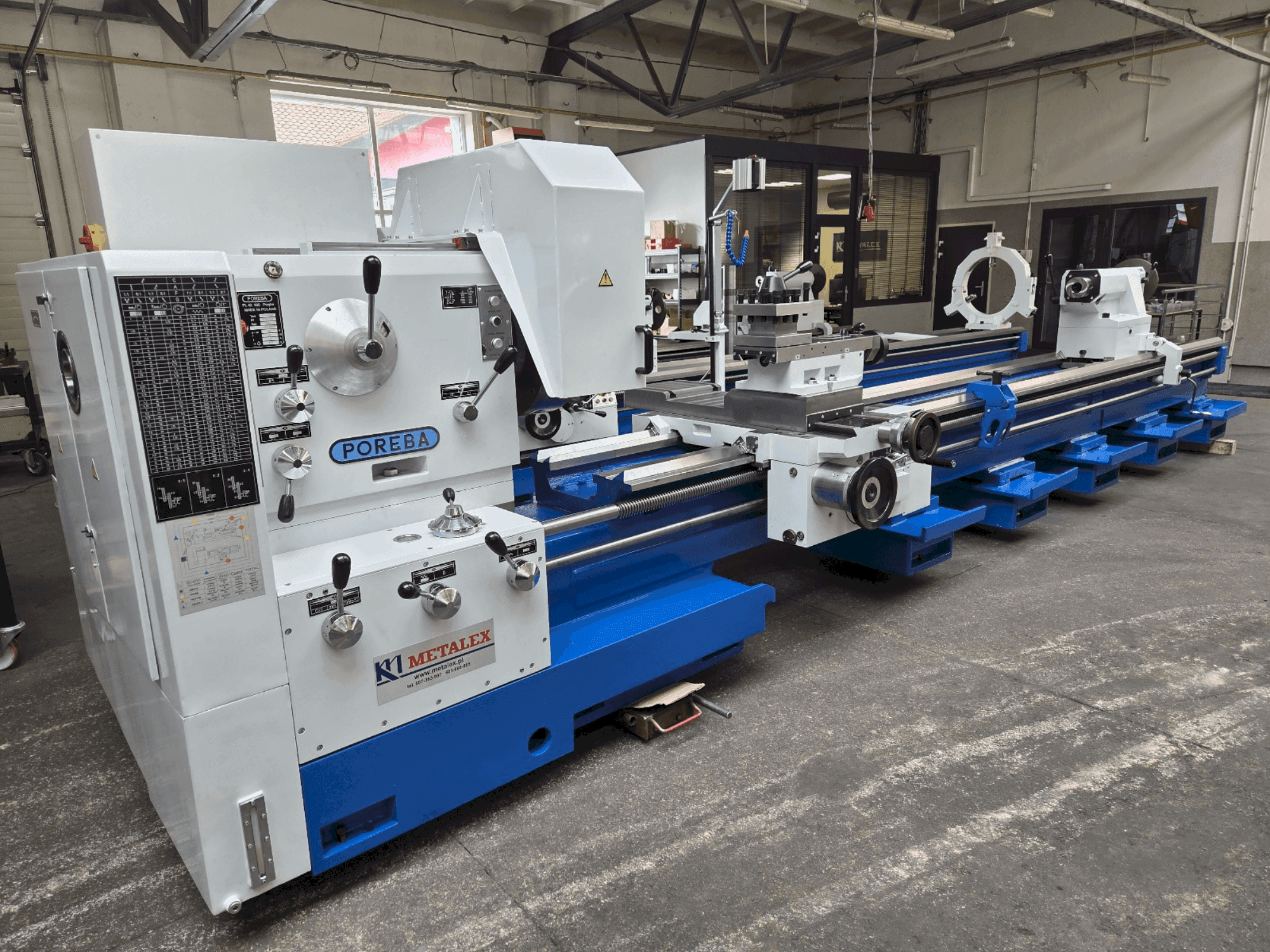 Vista frontale della macchina Poreba TPK 90/5M