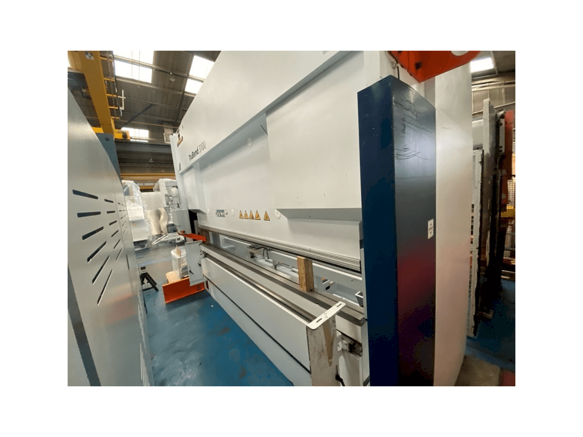 Vista frontale della macchina Trumpf TruBend 3100