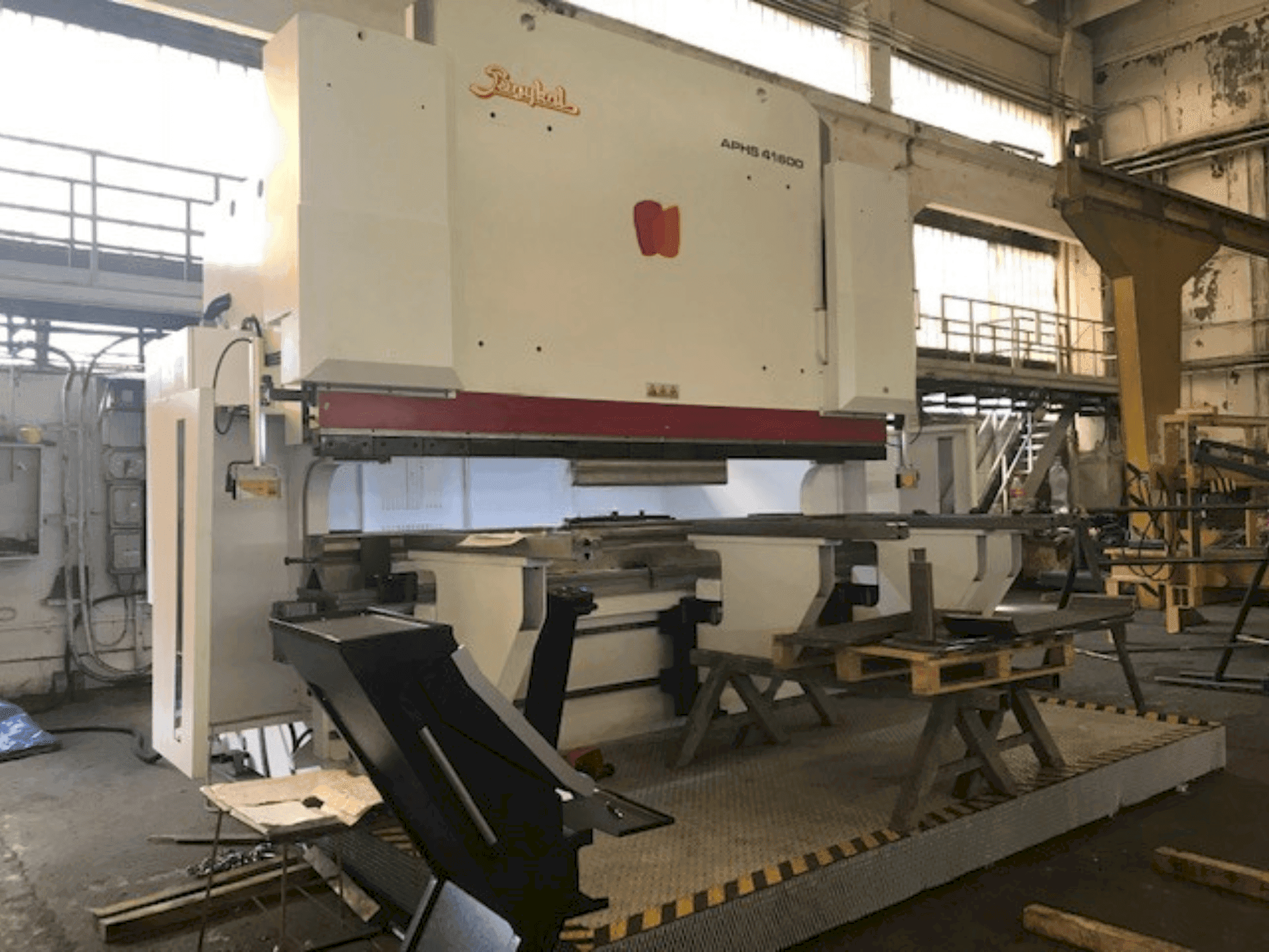 Vista frontale della macchina Baykal APHS 41600