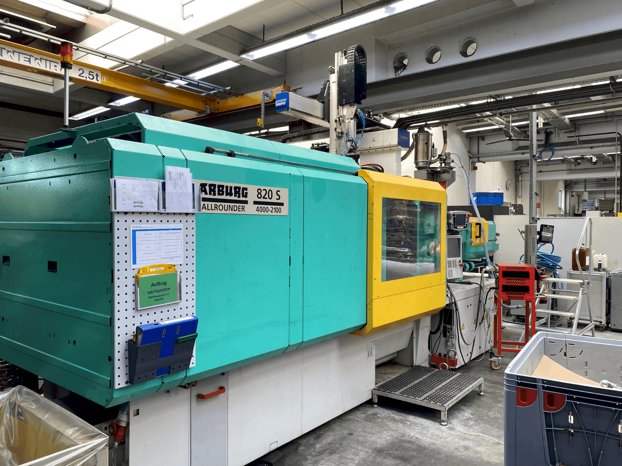 Vista frontale della macchina Arburg Allrounder 820 S 4000-2100