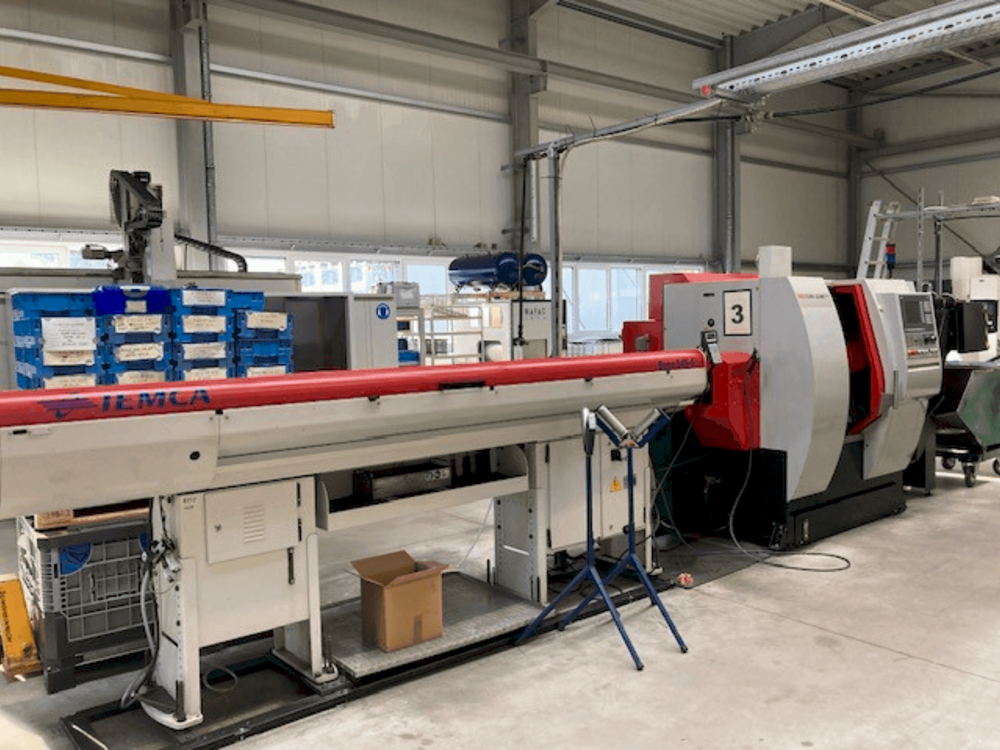 Vista frontale della macchina EMCO TURN 332 MCPlus