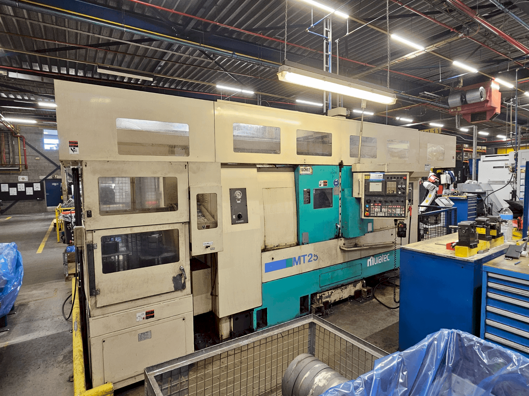 Vista frontale della macchina Muratec MT25