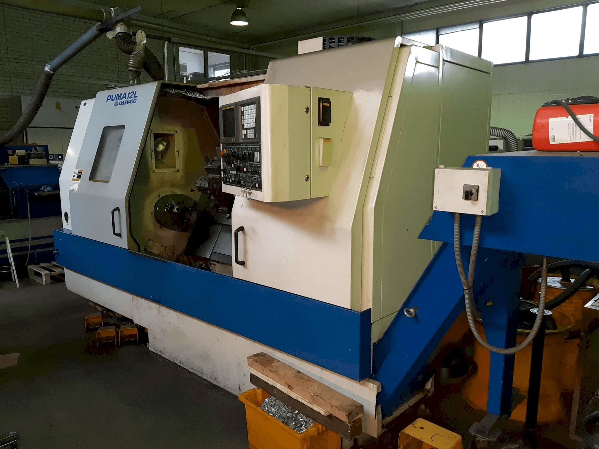 Vista frontale della macchina DAEWOO PUMA 12L