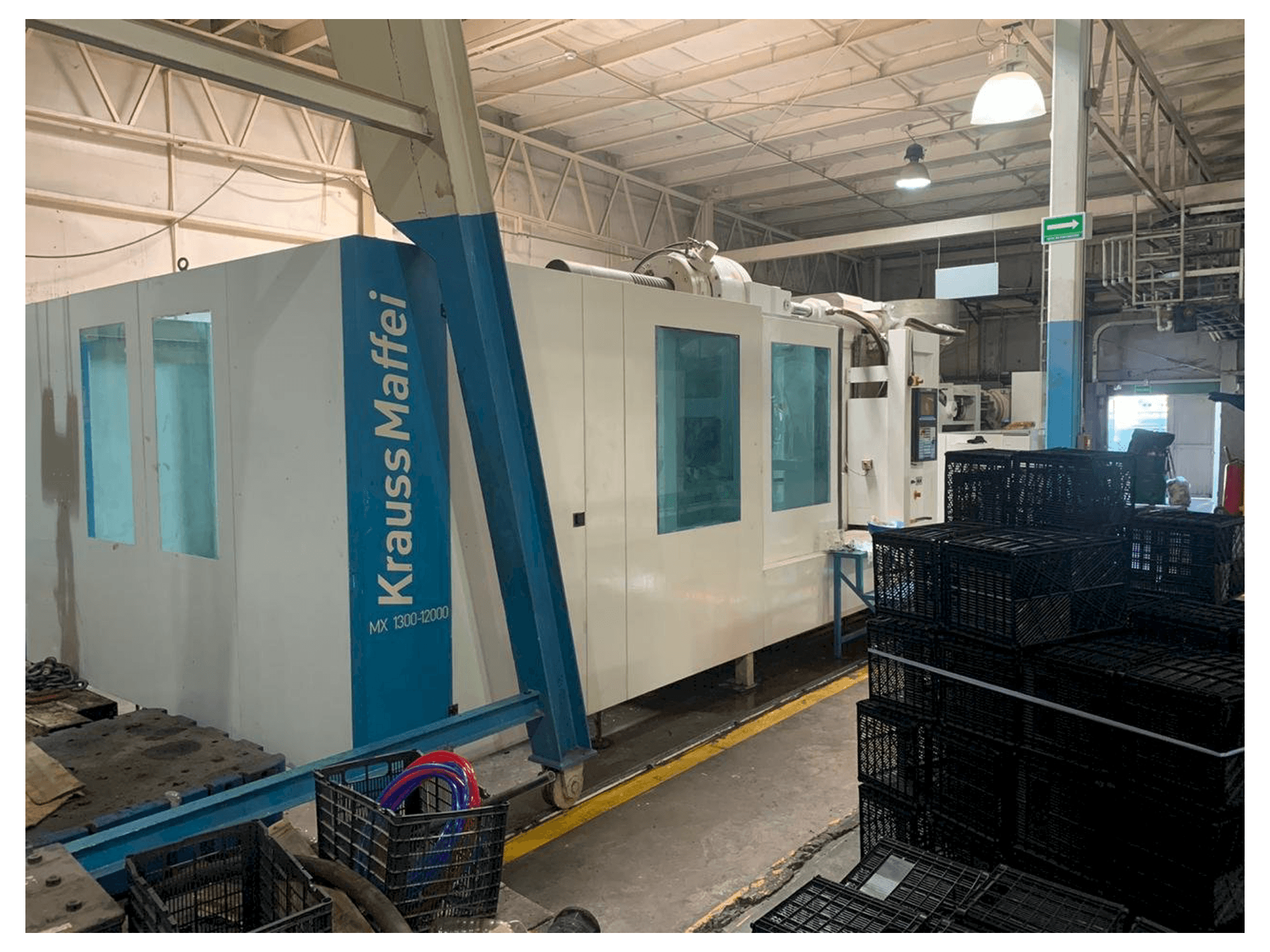 Vista frontale della macchina Krauss Maffei 1300-12000 MX