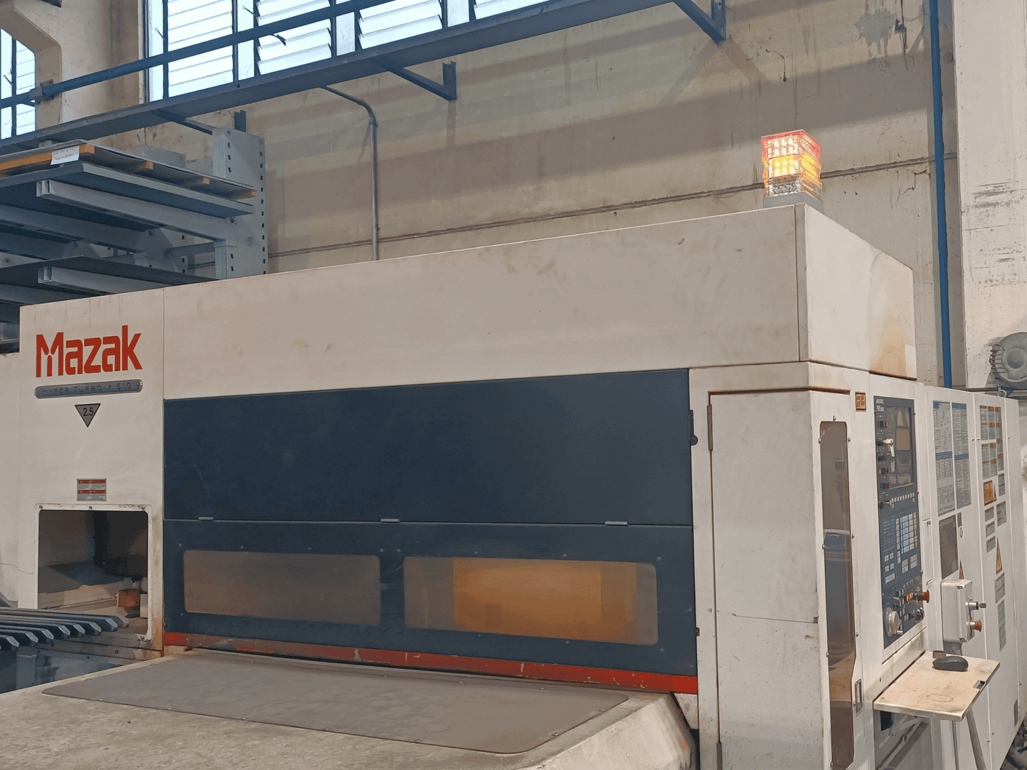 Vista frontale della macchina Mazak MAZAK HTX510