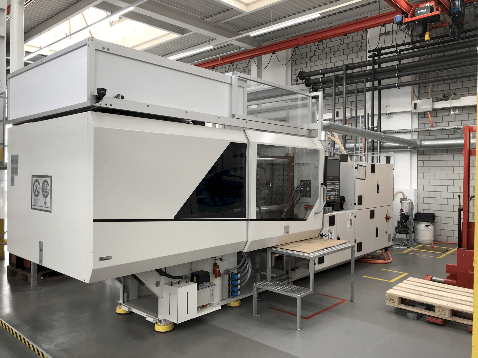 Vista frontale della macchina Sumitomo Demag EL-EXIS SP 200/560-675