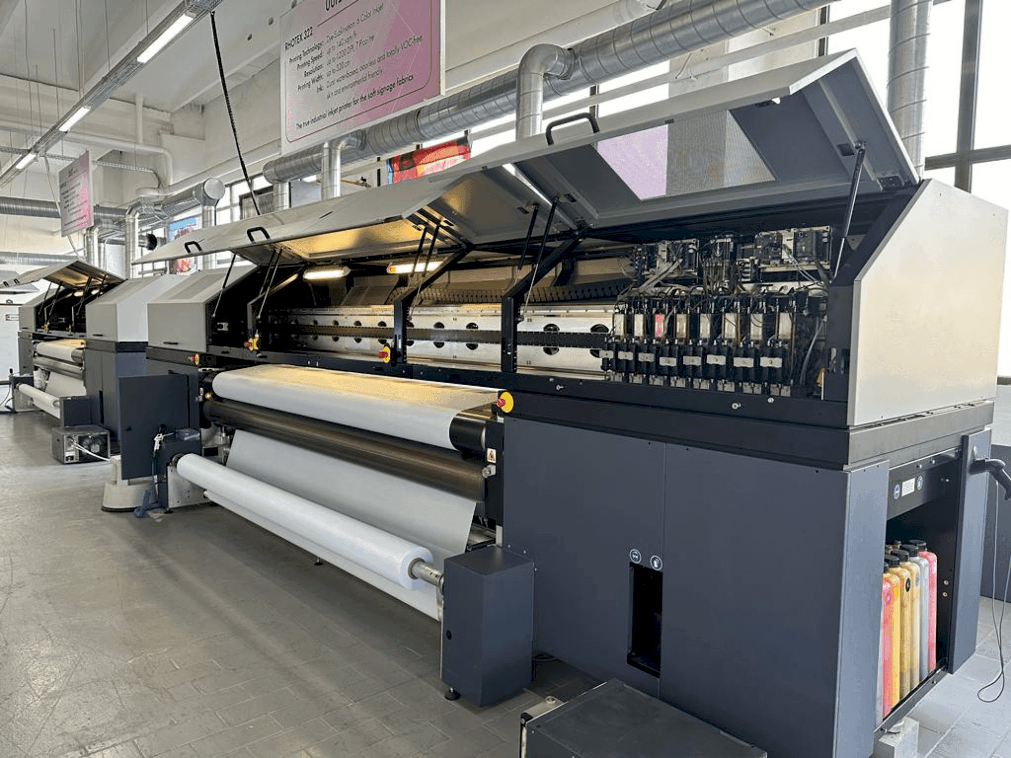 Vista frontale della macchina Durst Rhotex 322