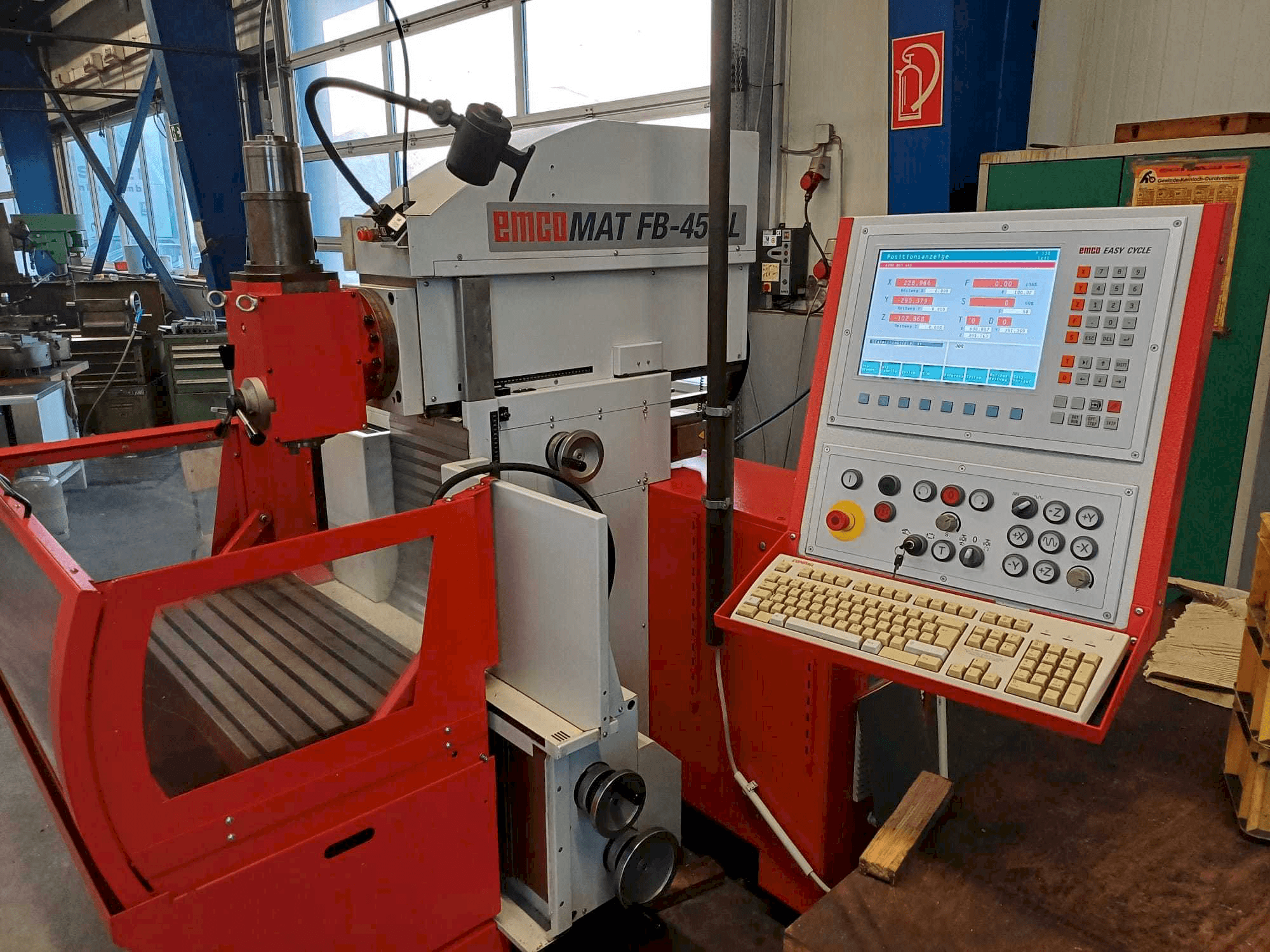 Vista frontale della macchina EMCO EMCOMAT FB-450
