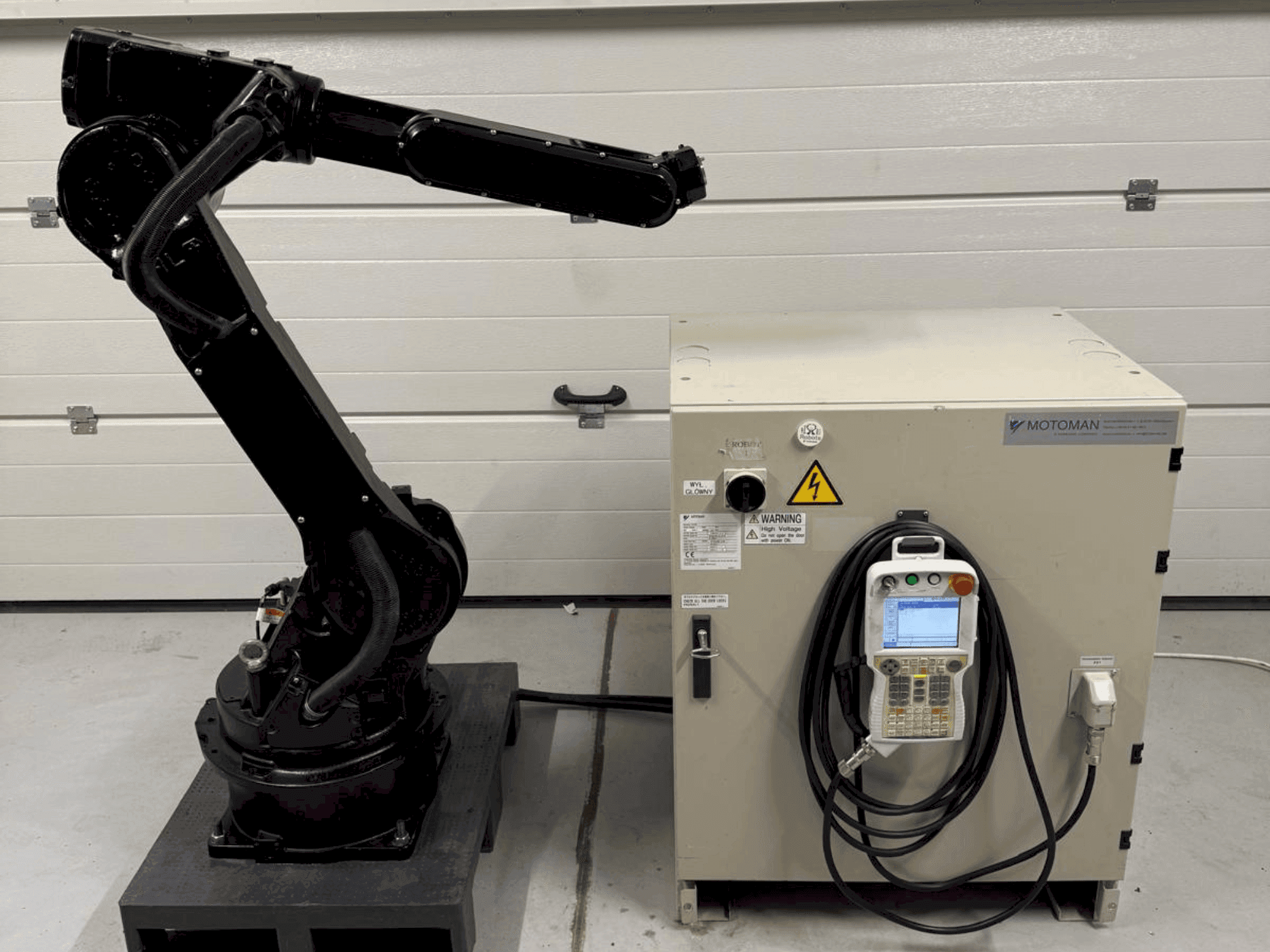 Vista frontale della macchina Yaskawa Motoman YR HP 20D