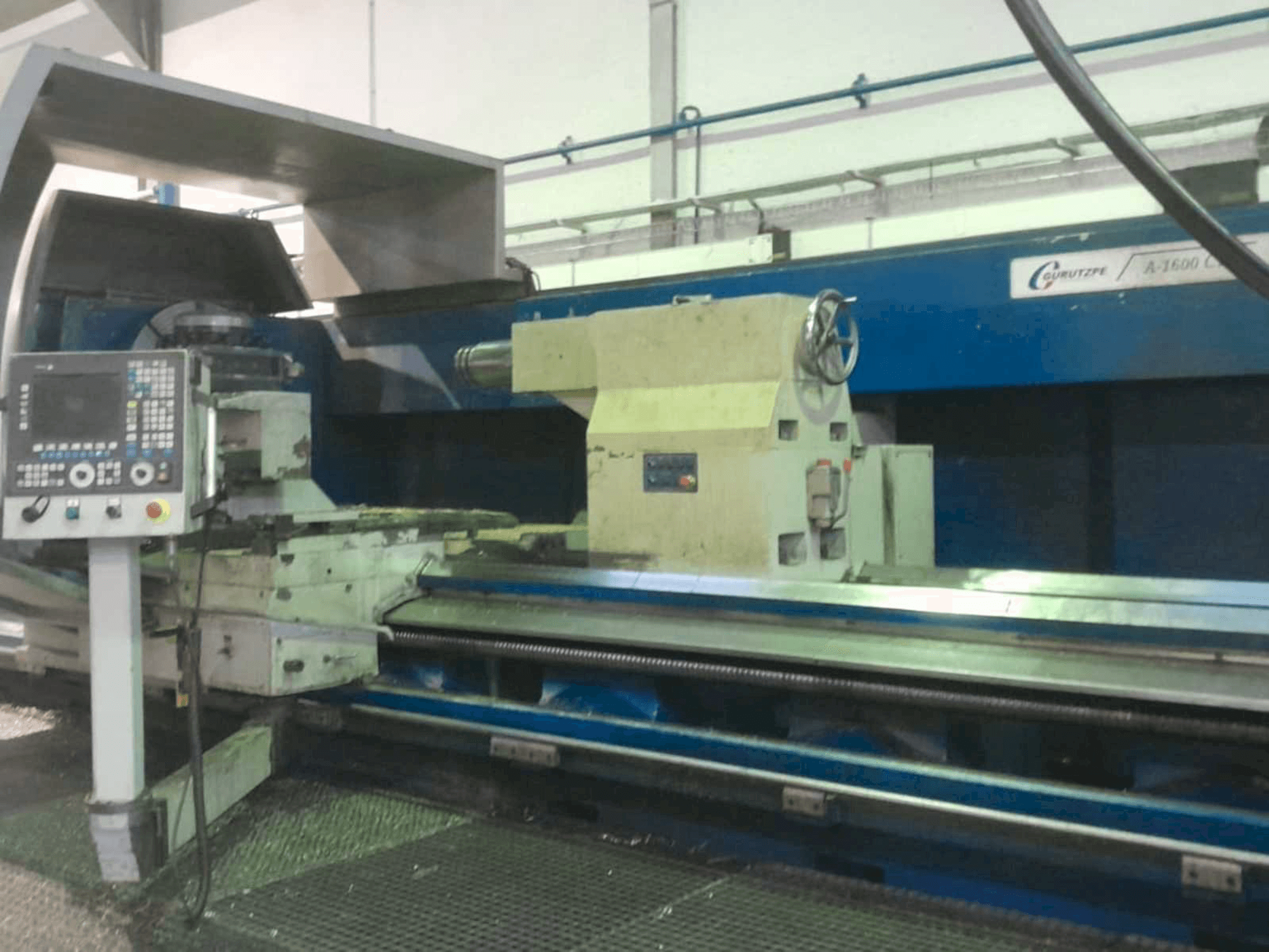 Vista frontale della macchina Gurutzpe A-1600 CNC