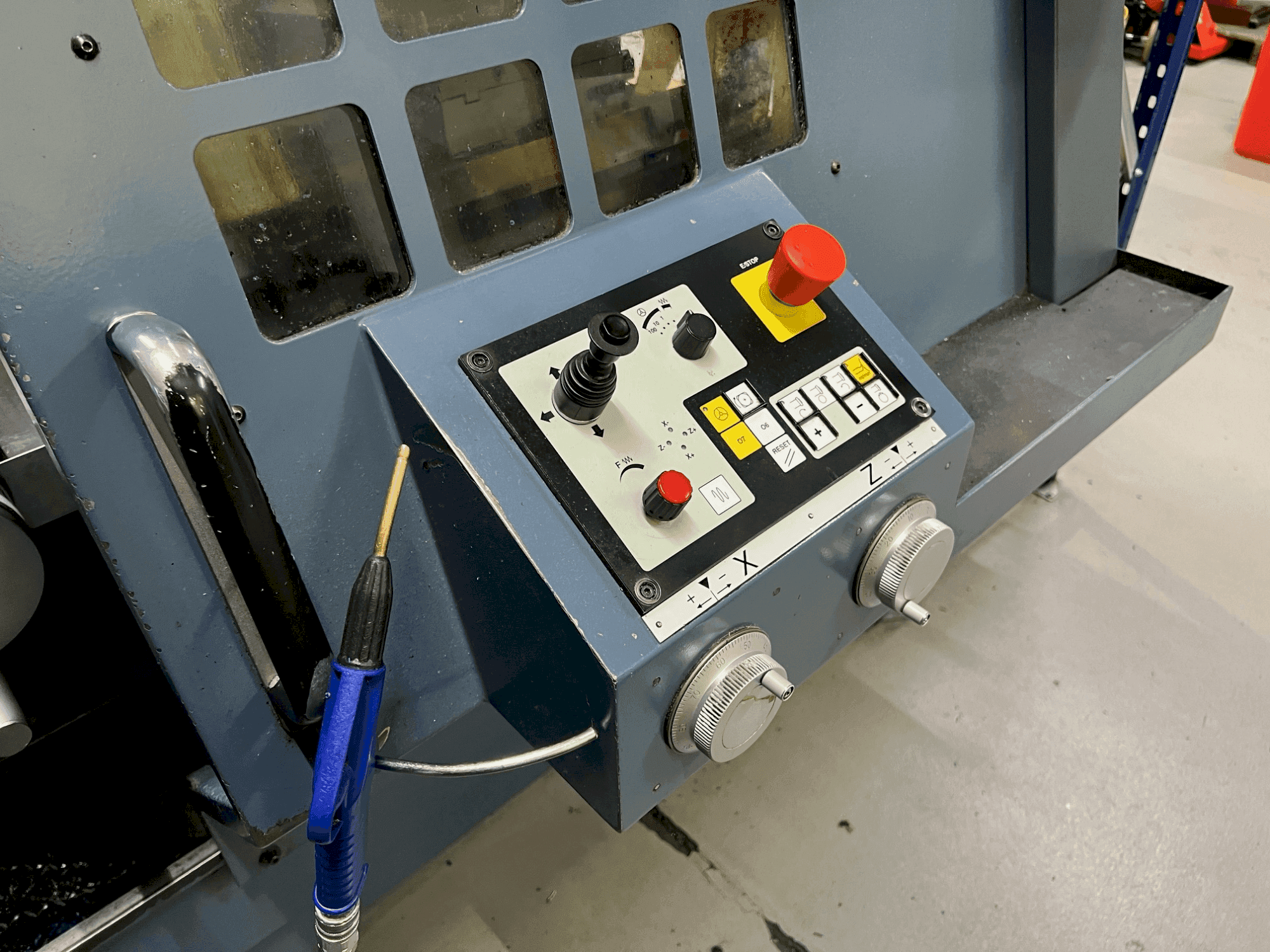 Vista frontale della macchina PADOVANI E255/1500