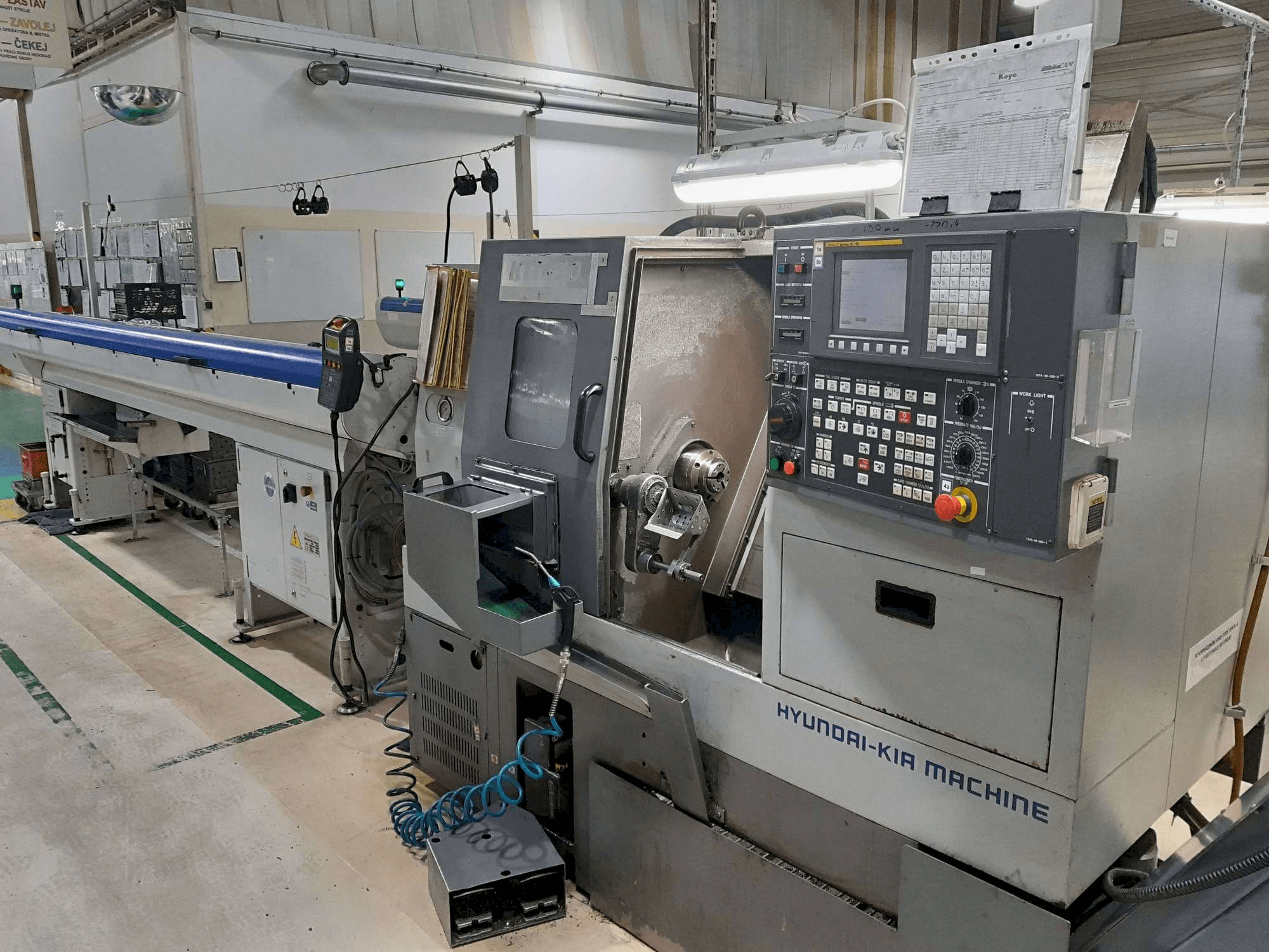 Vista frontale della macchina Hyundai Kia KIT 450