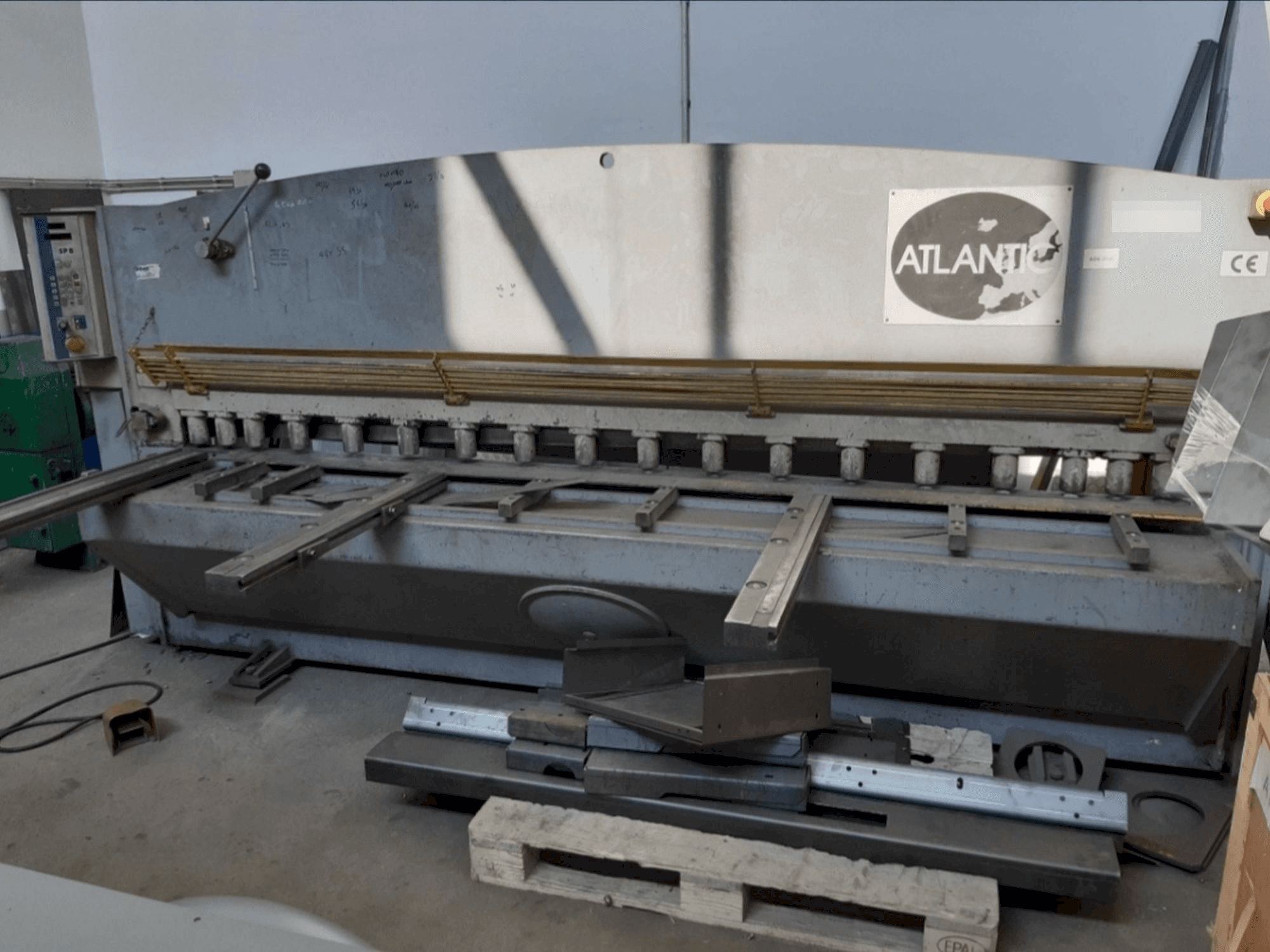 Vista frontale della macchina ATLANTIC ATS 3006