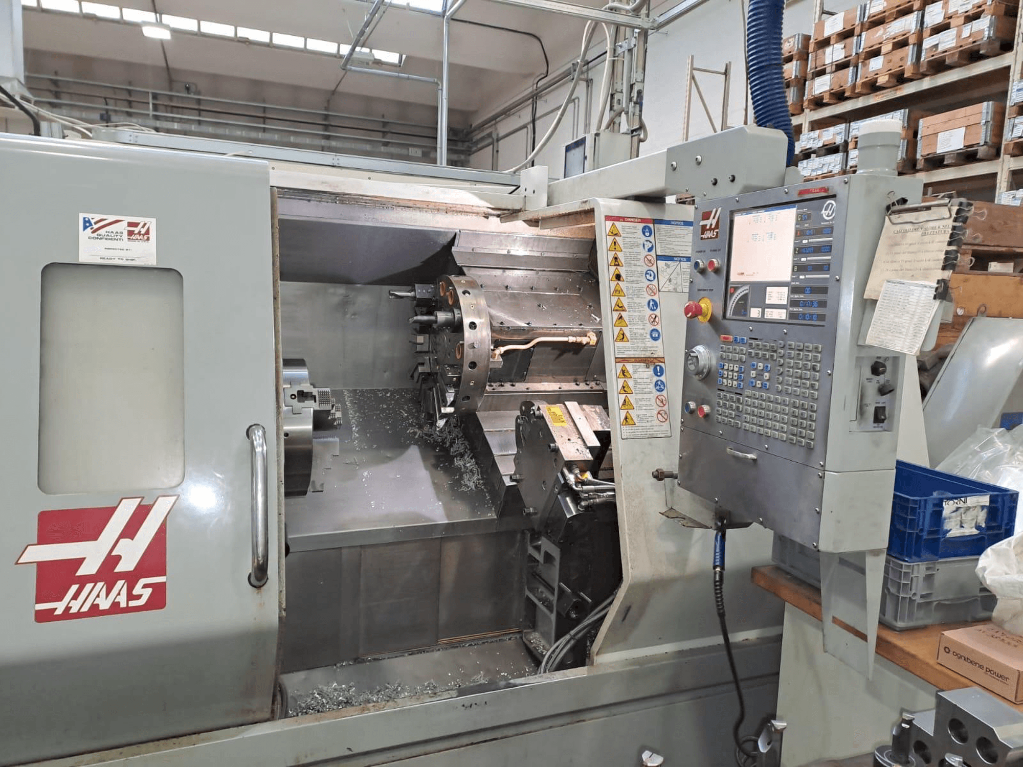 Vista frontale della macchina HAAS SL30