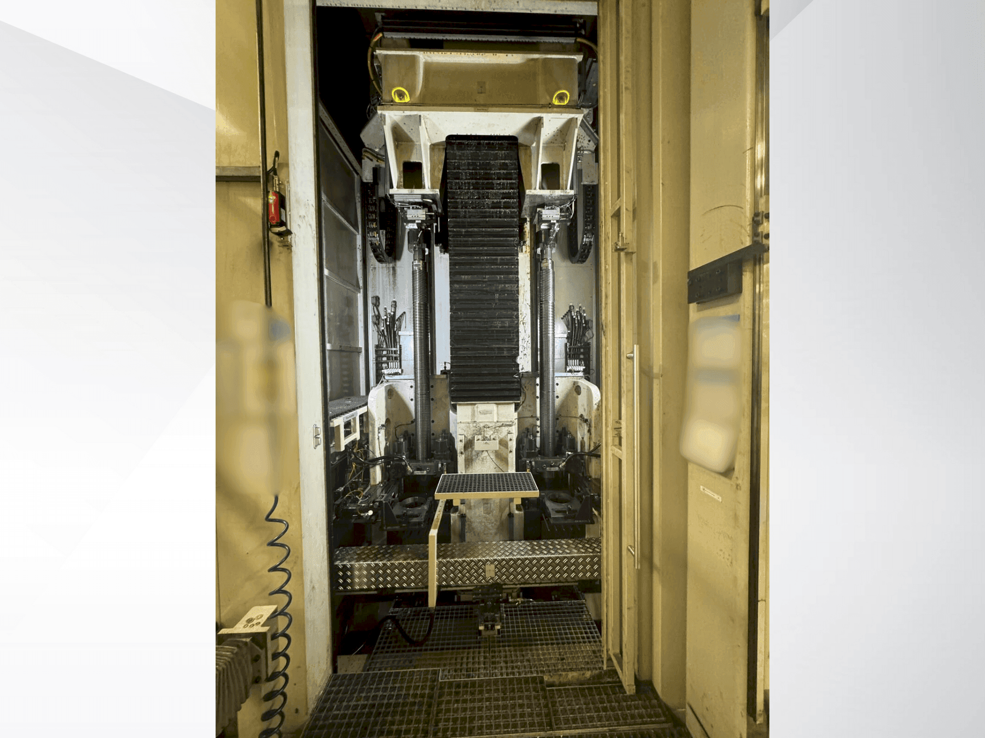 Vista frontale della macchina FORST RISH 60x2125x630