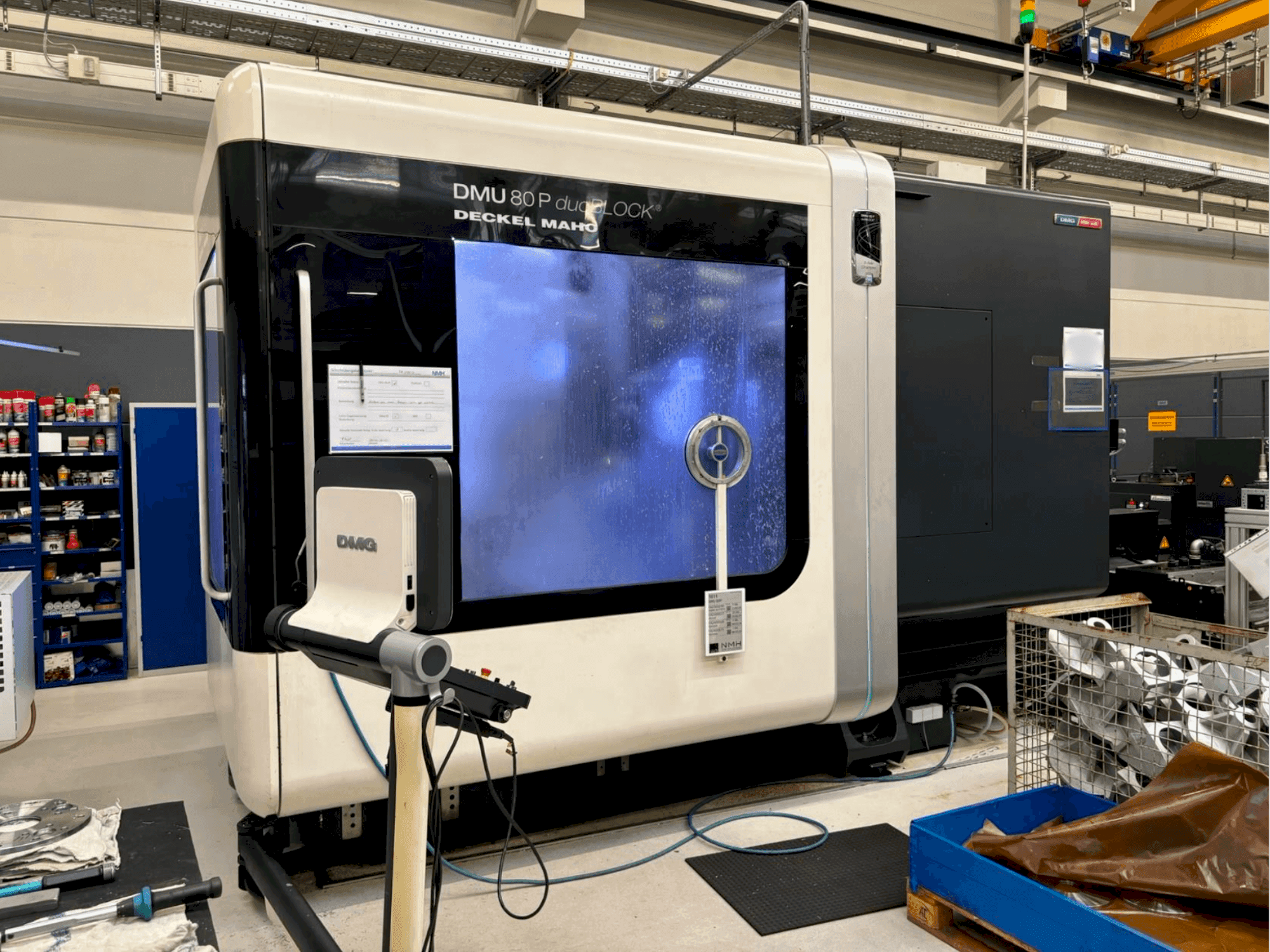 Vista frontale della macchina DMG MORI 80 P Duoblock