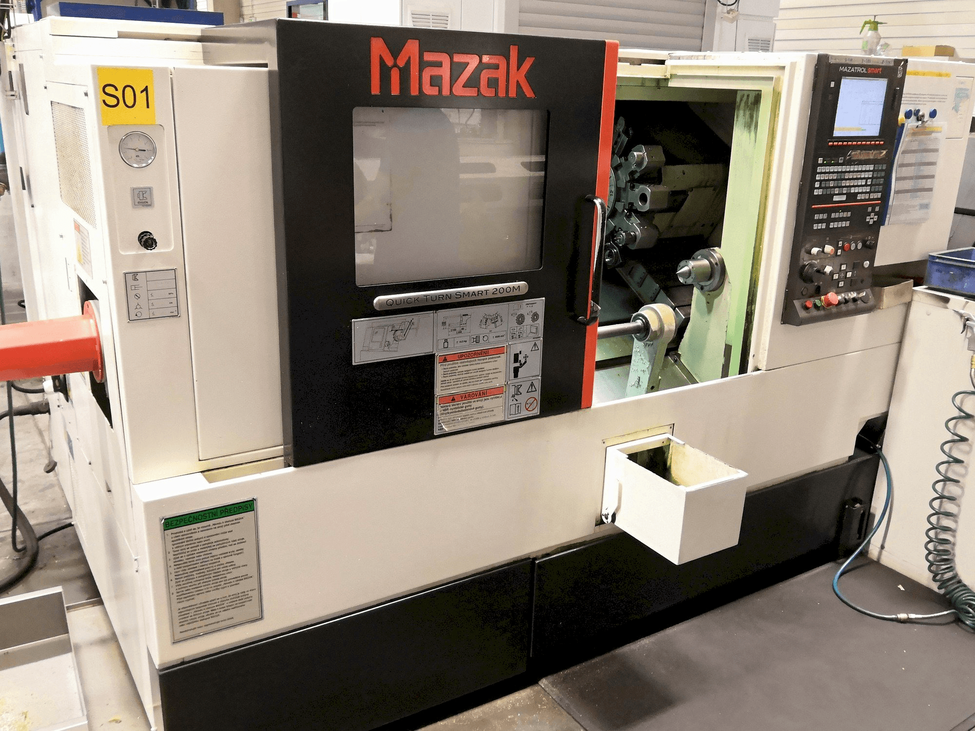 Vista frontale della macchina Mazak Quick Turn Smart 200M