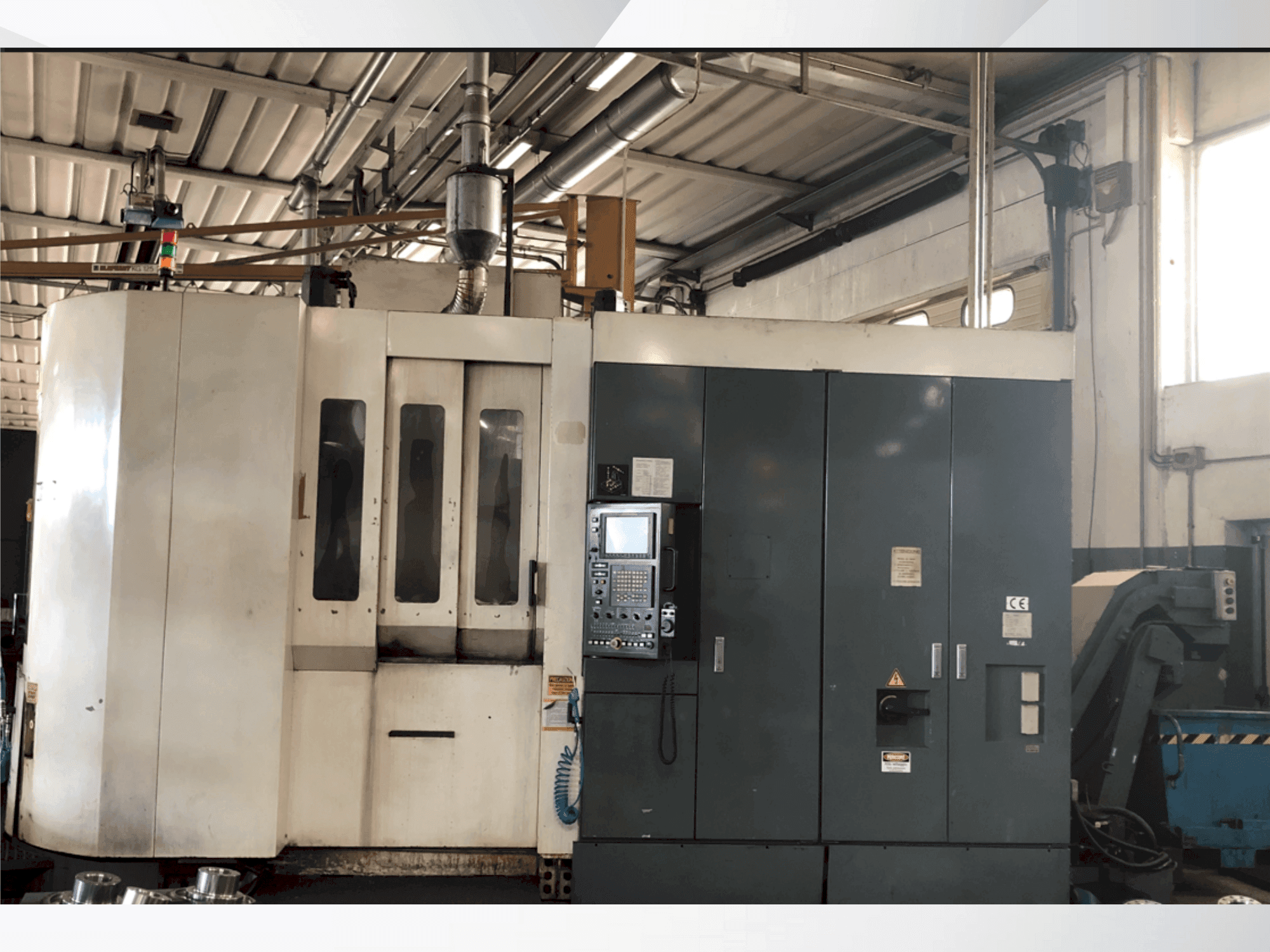 Vista frontale della macchina Kitamura MyCenter HX500i