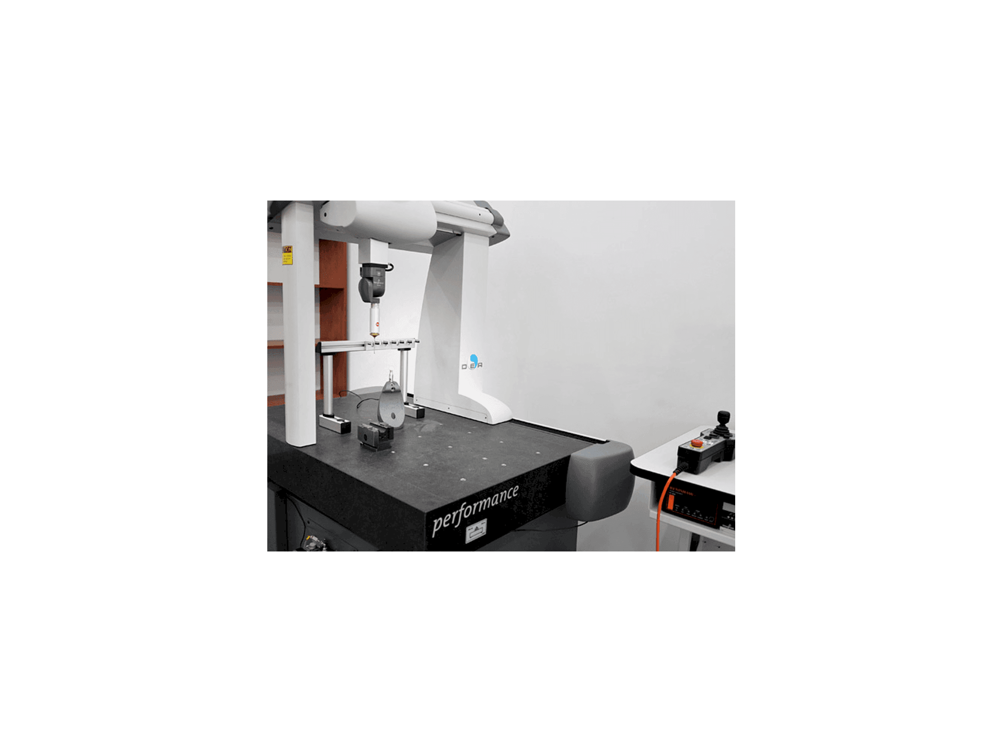 Vista frontale della macchina Hexagon Global 050705