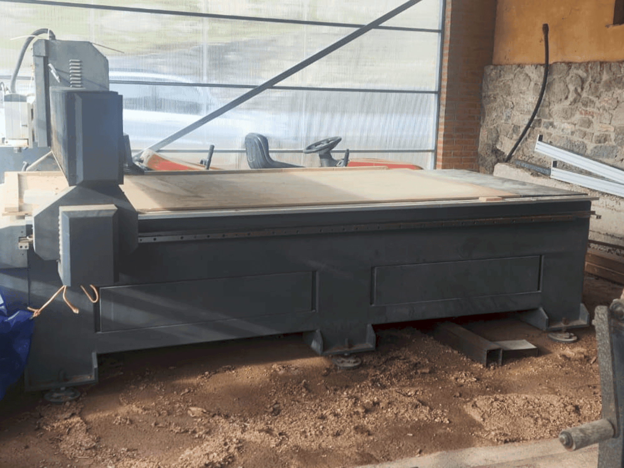 Vista frontale della macchina BARCENAS CNC SW1325V
