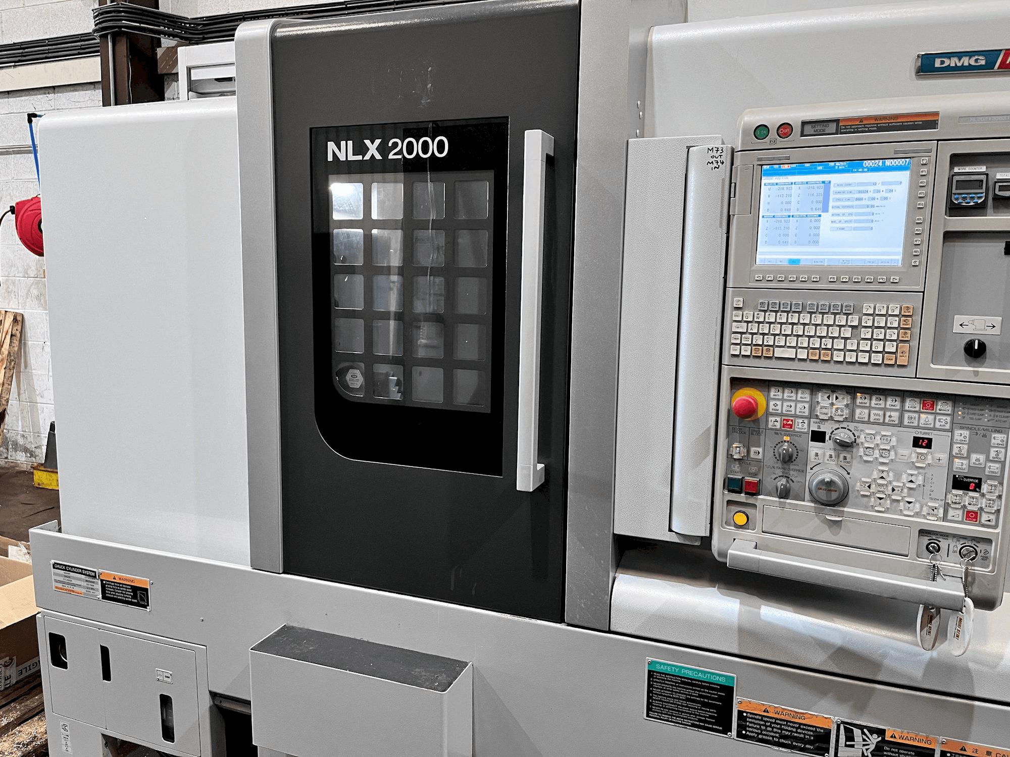 Vista frontale della macchina MORI SEIKI NLX 2000MC/500