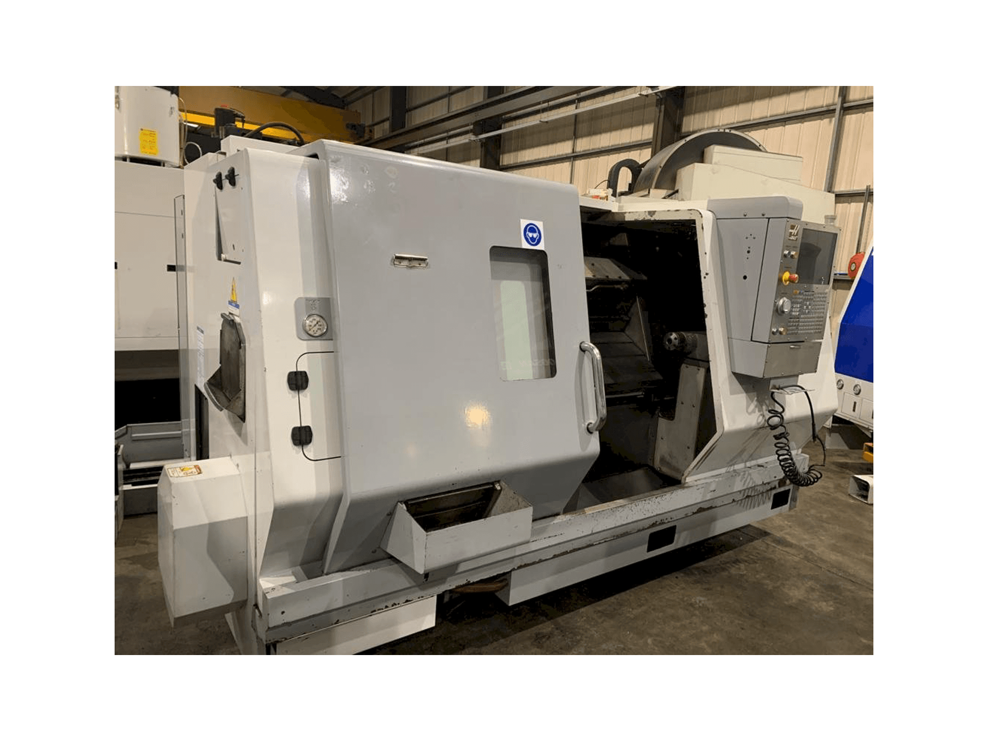 Vista frontale della macchina HAAS SL-30 THE