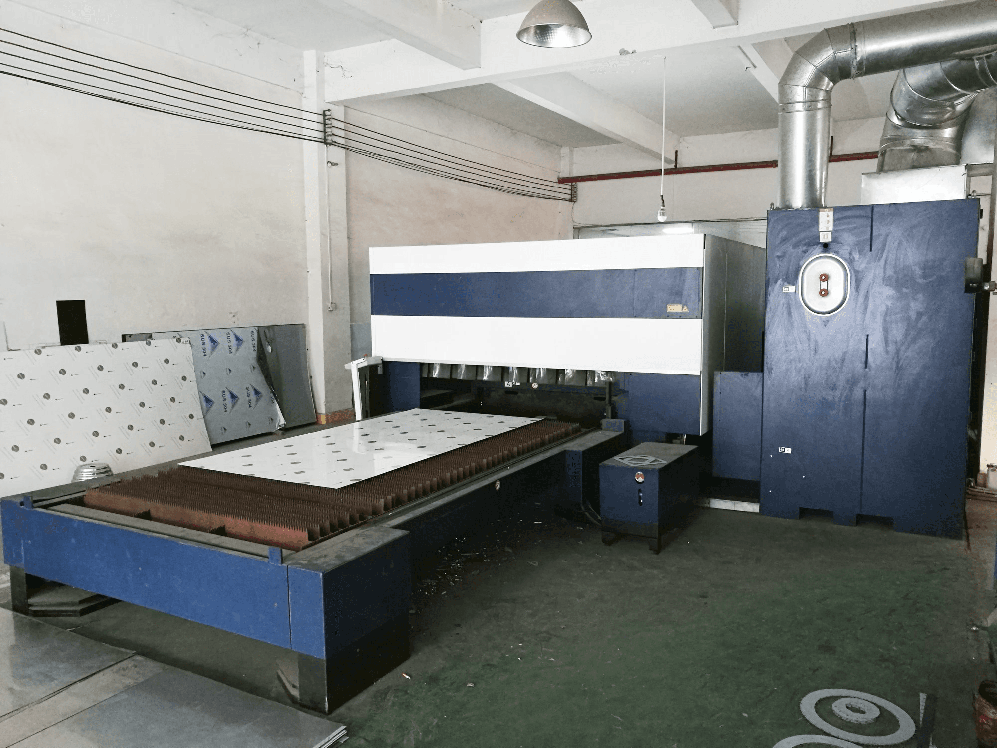 Vista lato destro 1 della macchina Trumpf TruLaser 3030