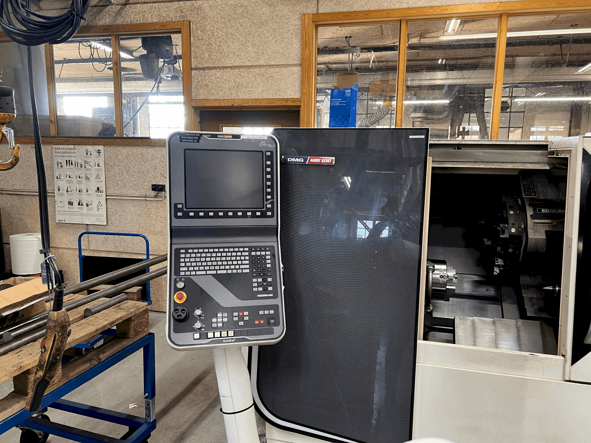 Vista frontale della macchina DMG Mori Seiki CTX 310 ecoline