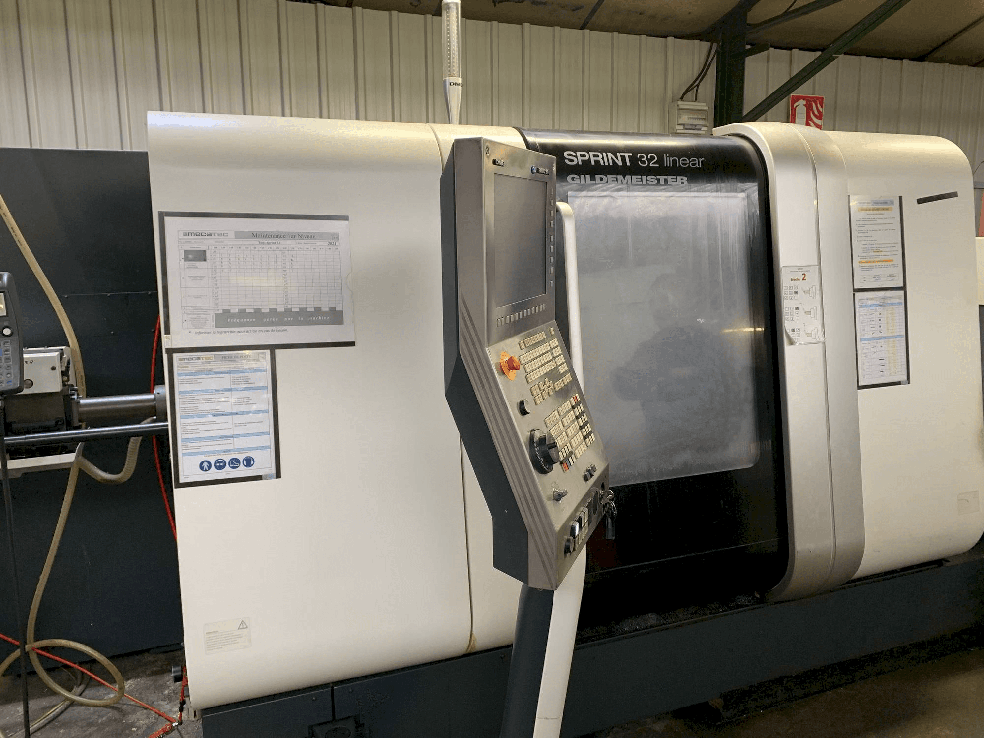 Vista frontale della macchina DMG SPRINT 32 linear