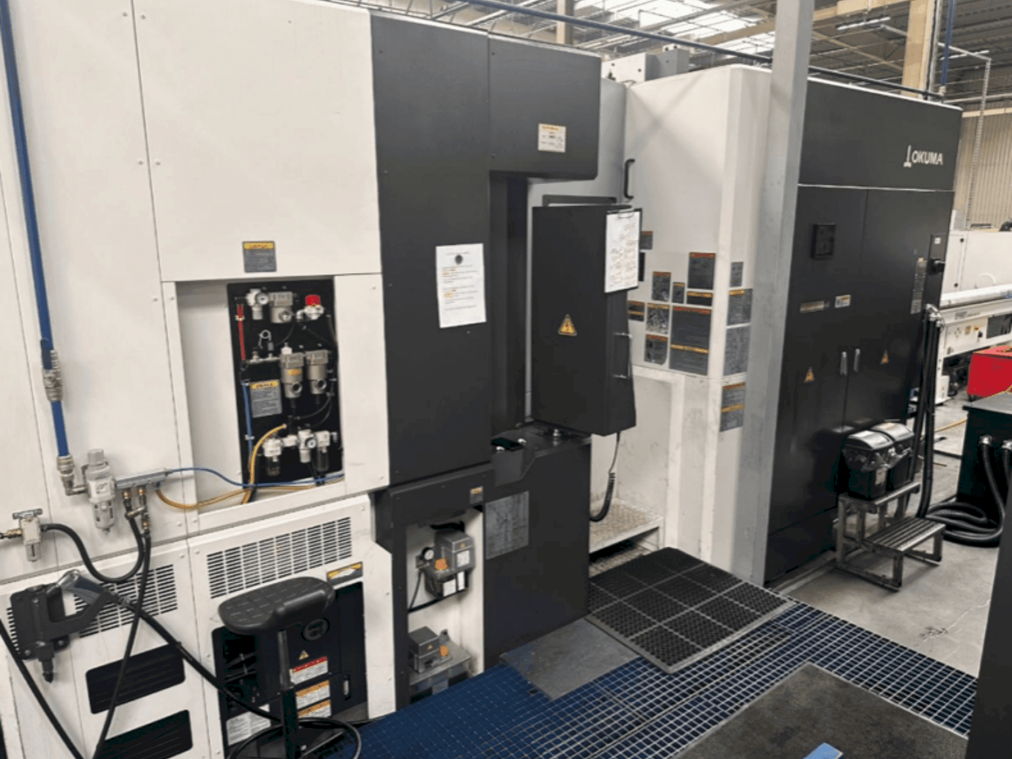 Vista frontale della macchina Okuma MA 600H II (2019)