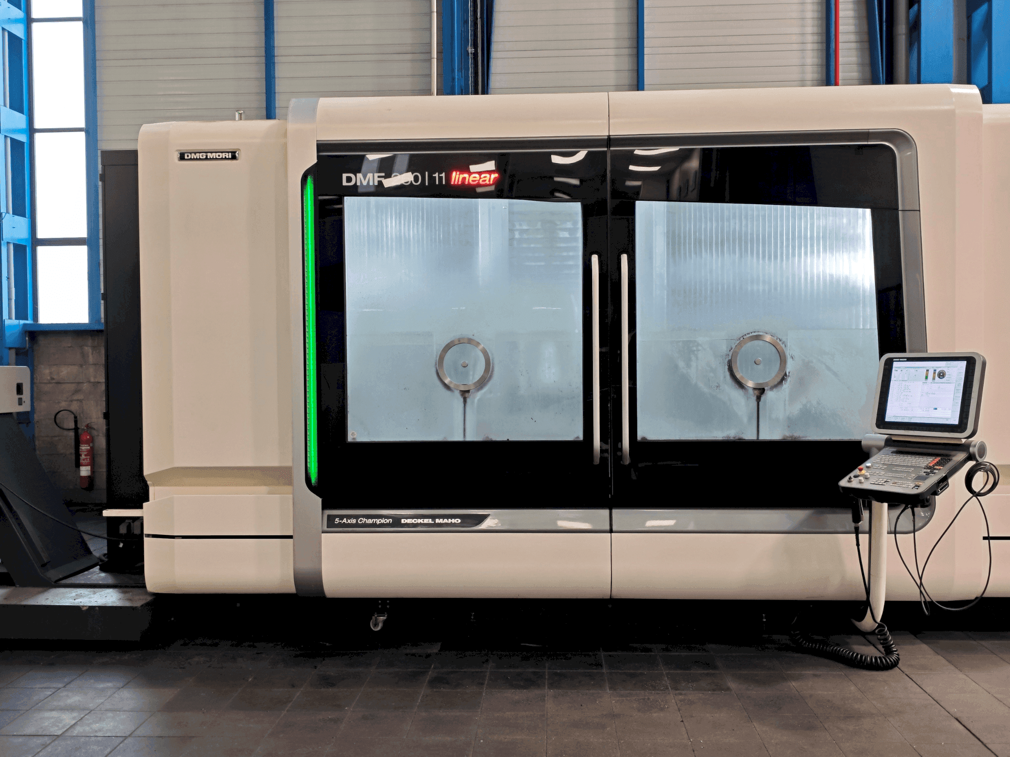 Vista frontale della macchina DMG MORI DMF 260-11 Linear