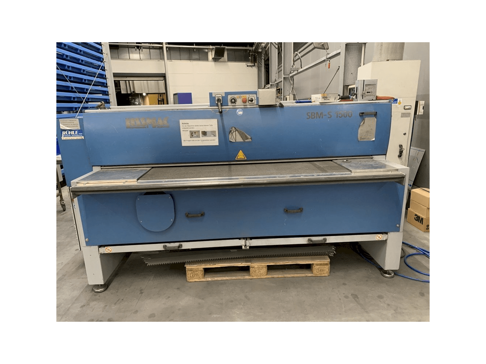 Vista frontale della macchina LISSMAC SBM-S 1500