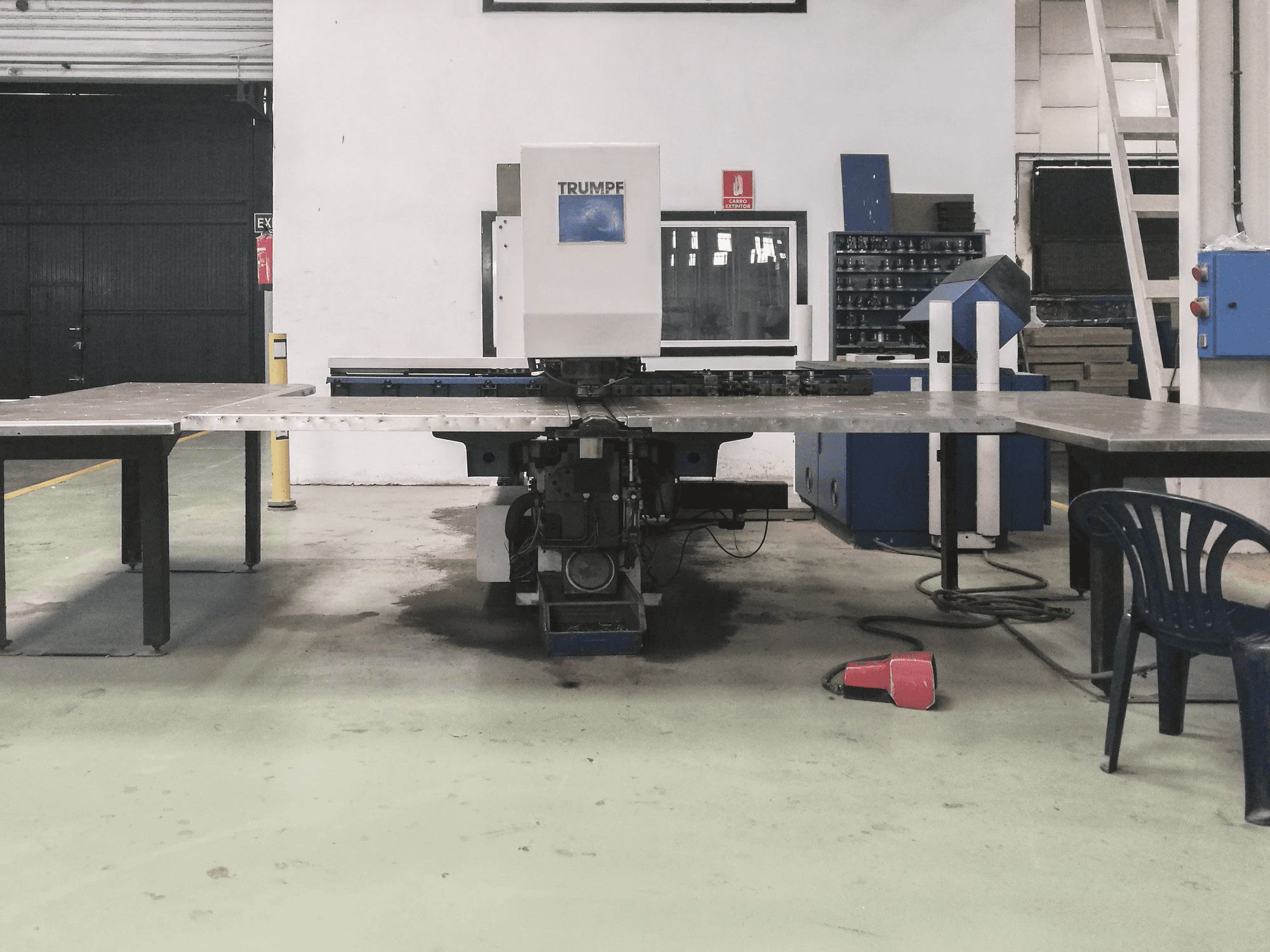 Vista frontale della macchina Trumpf Trumatic 120R