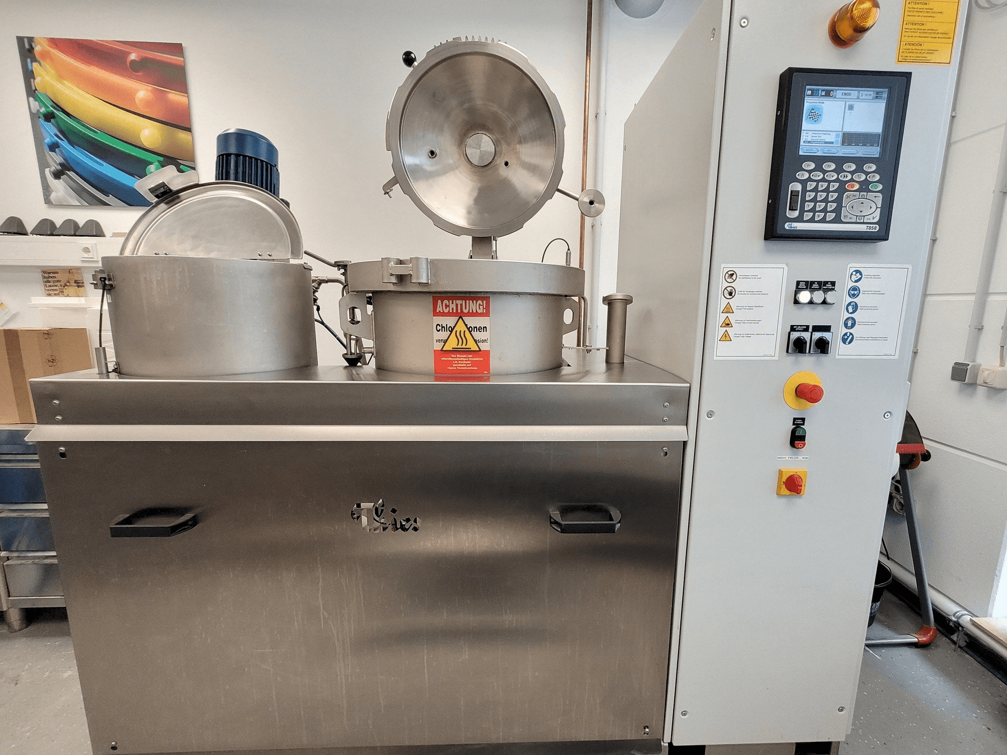 Vista frontale della macchina Thies eCOLOR Type 1/550/1