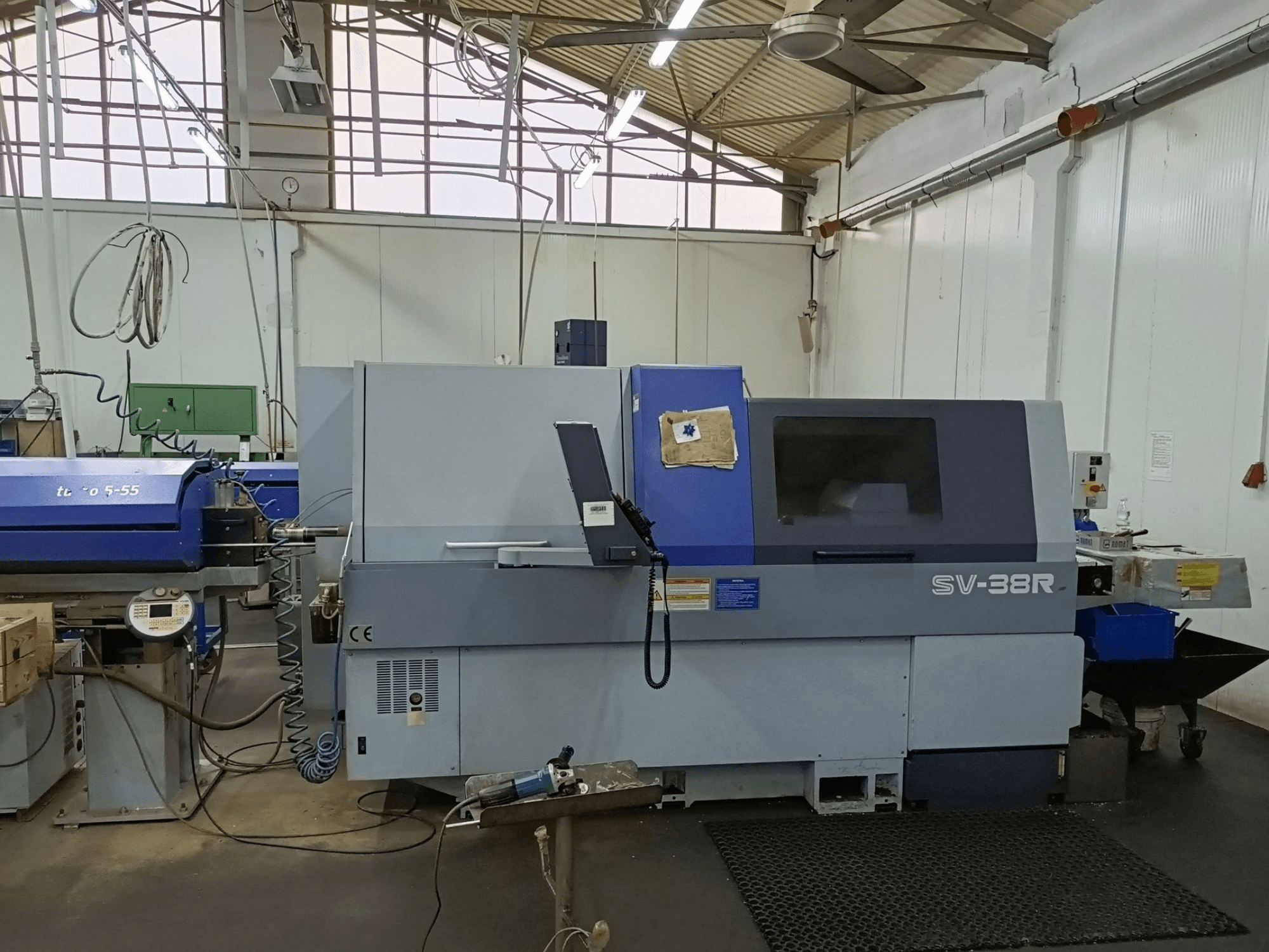 Tornio STAR MICRONICS SV-38R tipo B (tipo svizzero), vista frontale che mostra il pannello di controllo e l'area di lavorazione.