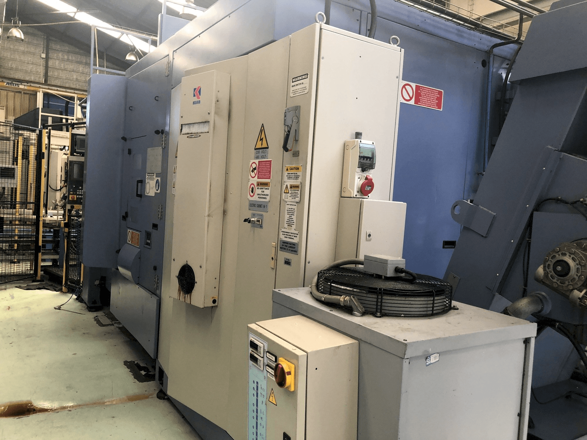 Vista frontale della macchina MCM Clock