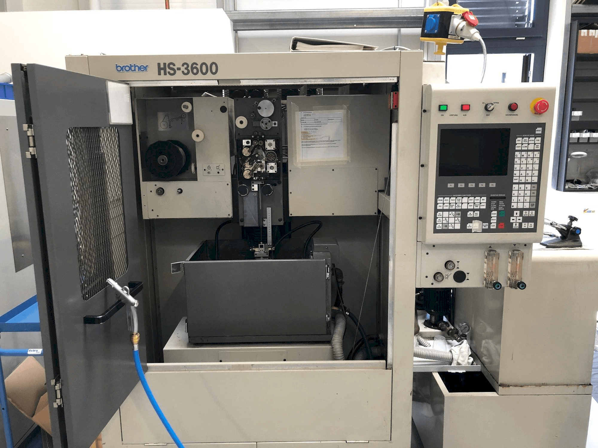 Vista frontale della macchina Brother HS-3600