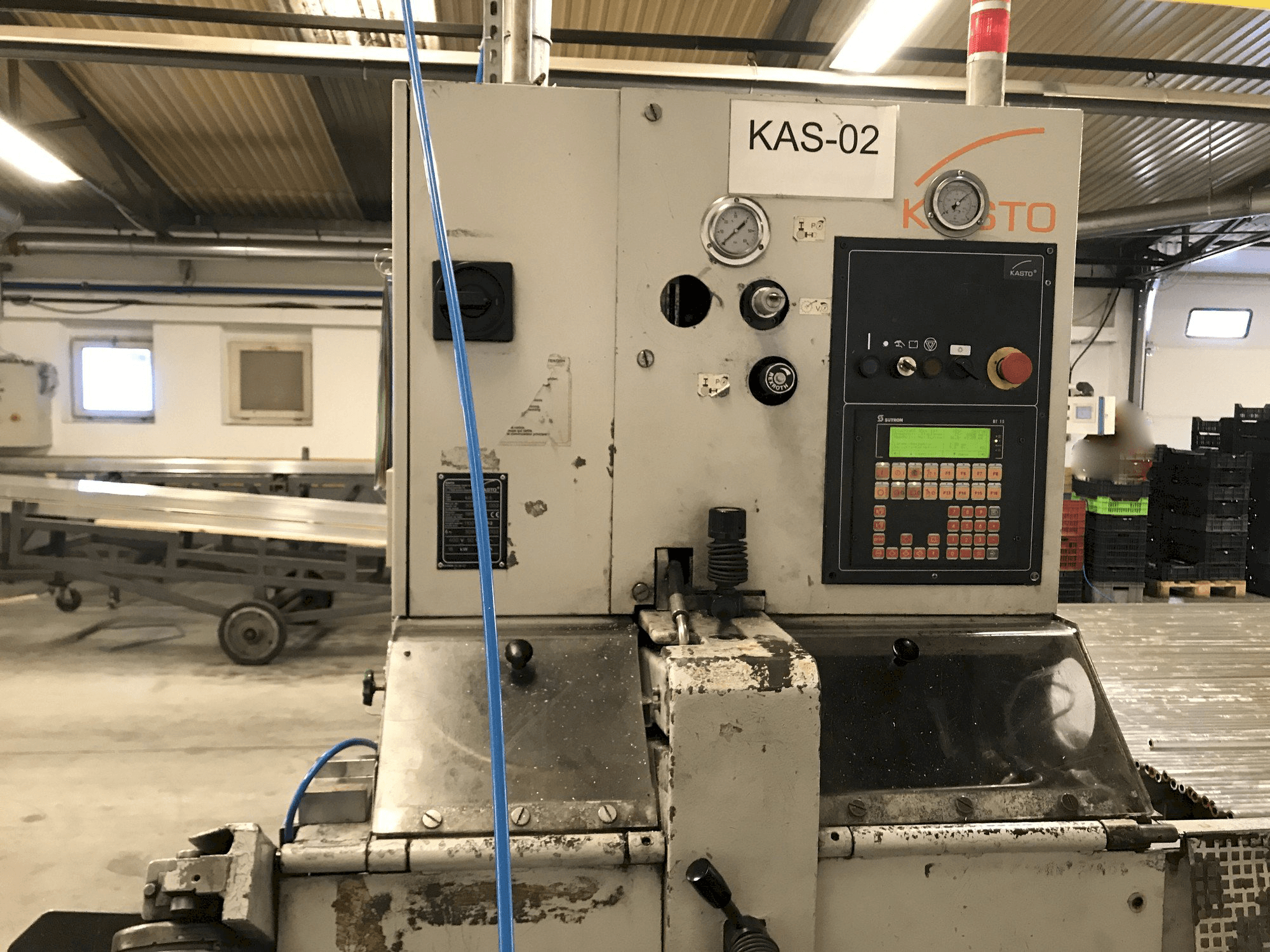 Vista frontale della macchina KASTO wa M9