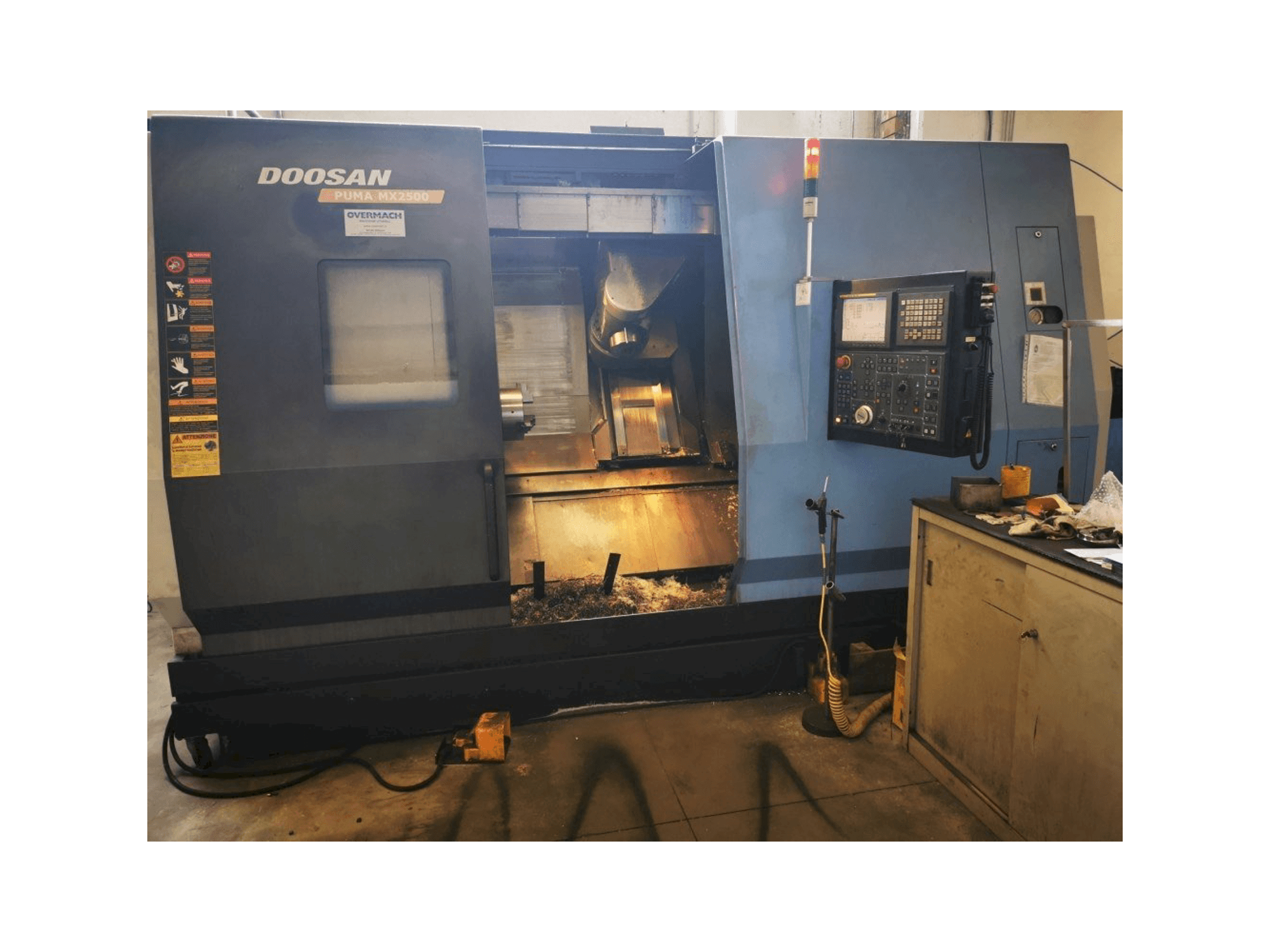 Vista frontale della macchina Doosan Puma MX 2500
