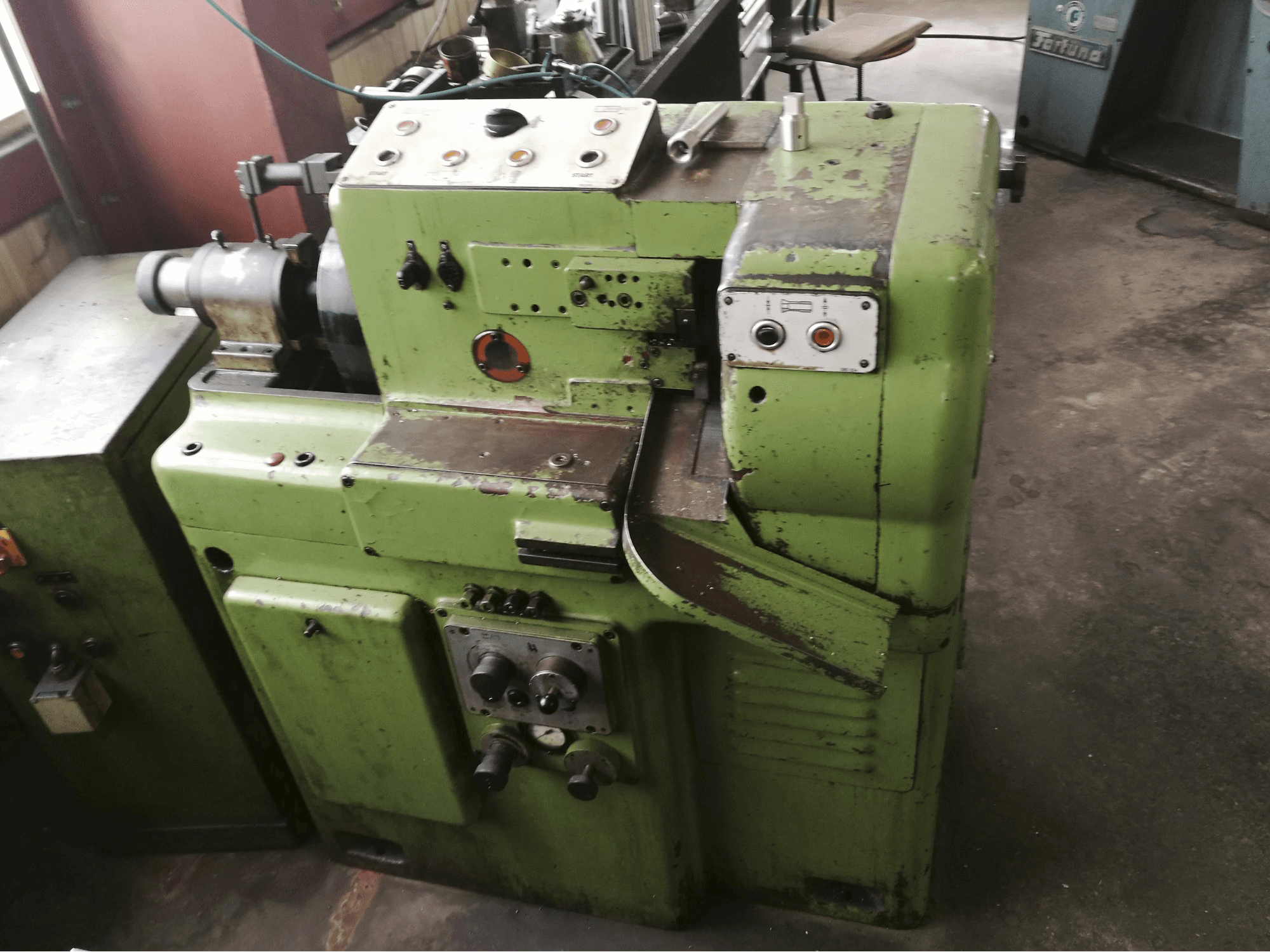 Vista frontale della macchina Hahn+Kolb Tornomat 2-672