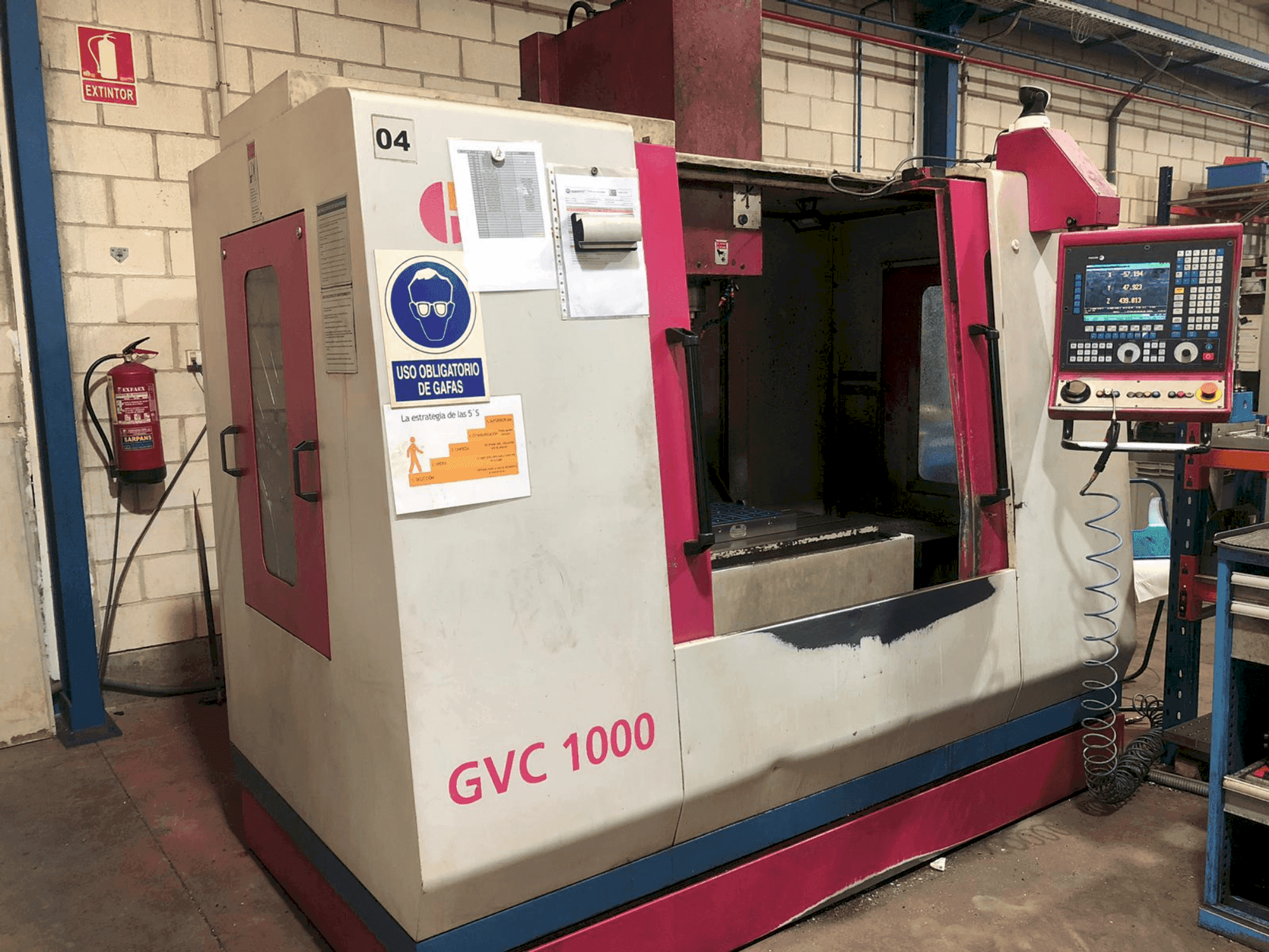 Vista frontale della macchina LAGUN KONDIA GVC 1000