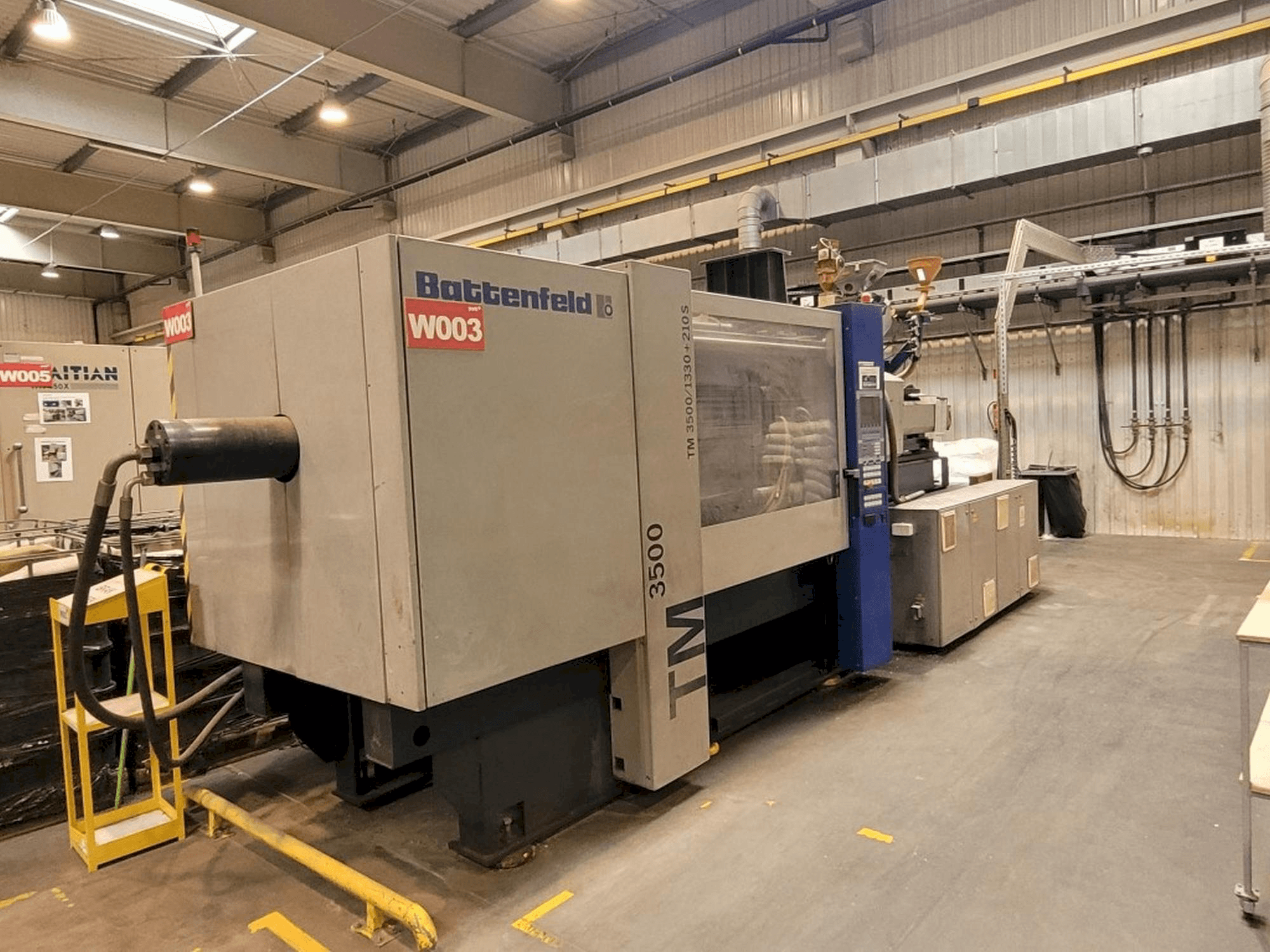 Vista frontale della macchina Battenfeld TM 3500/1330+210S