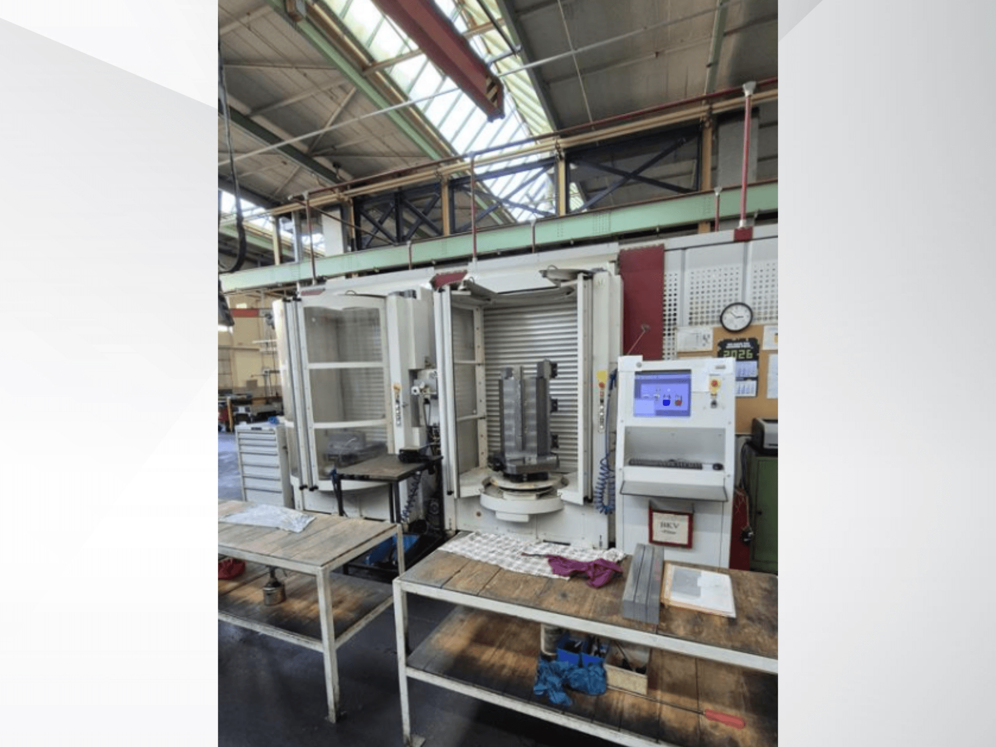 Centro di lavoro orizzontale Starrag Heckert HEC 500 H/V, vista frontale, con pannello di controllo e accesso aperto ai pezzi.