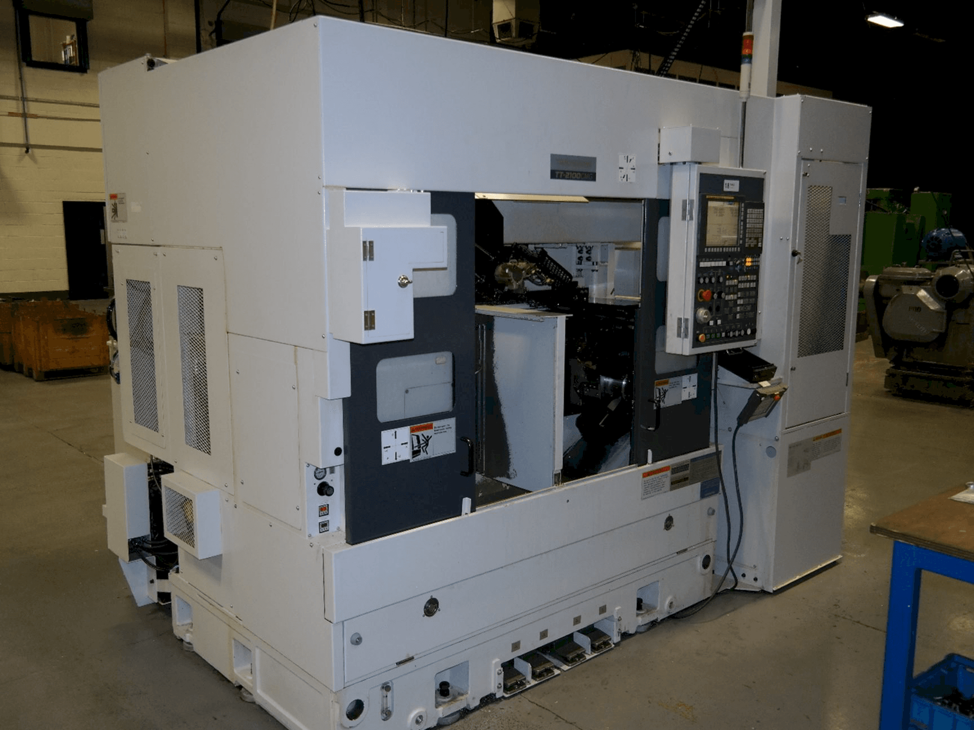 Vista frontale della macchina Takisawa TT2100CMGA