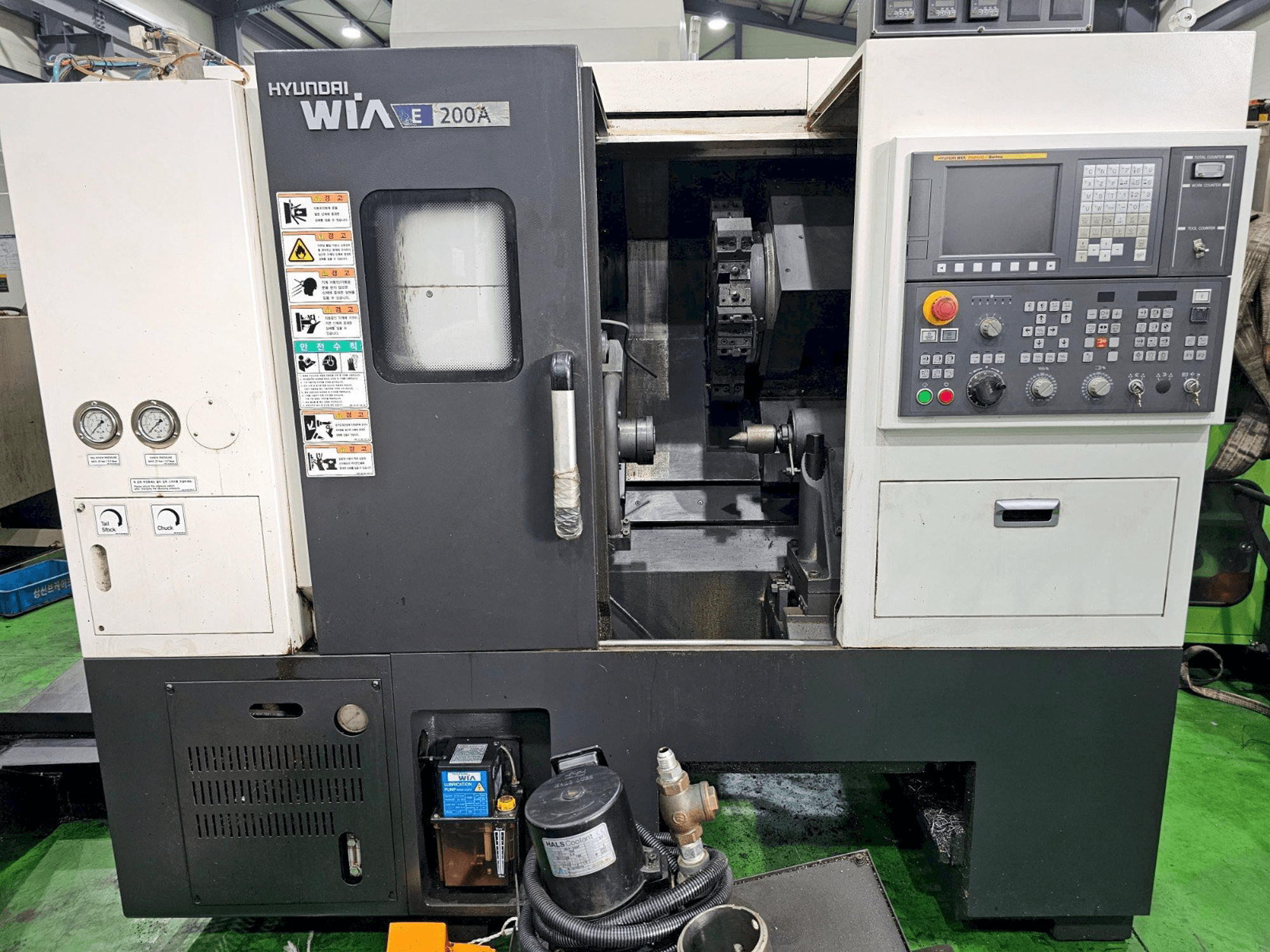 Vista frontale della macchina Hyundai Wia E 200A