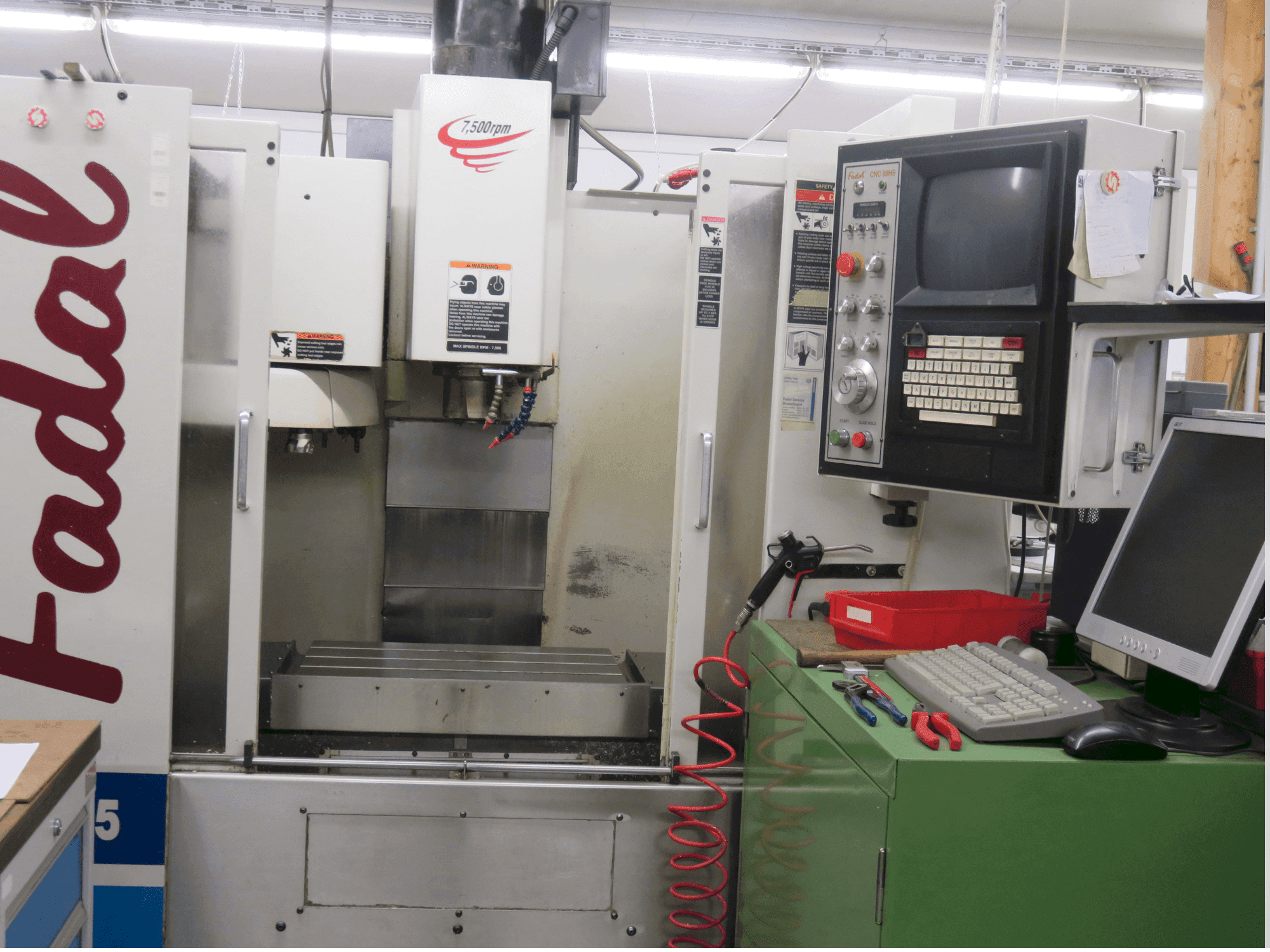 Vista frontale della macchina FADAL VMC 15