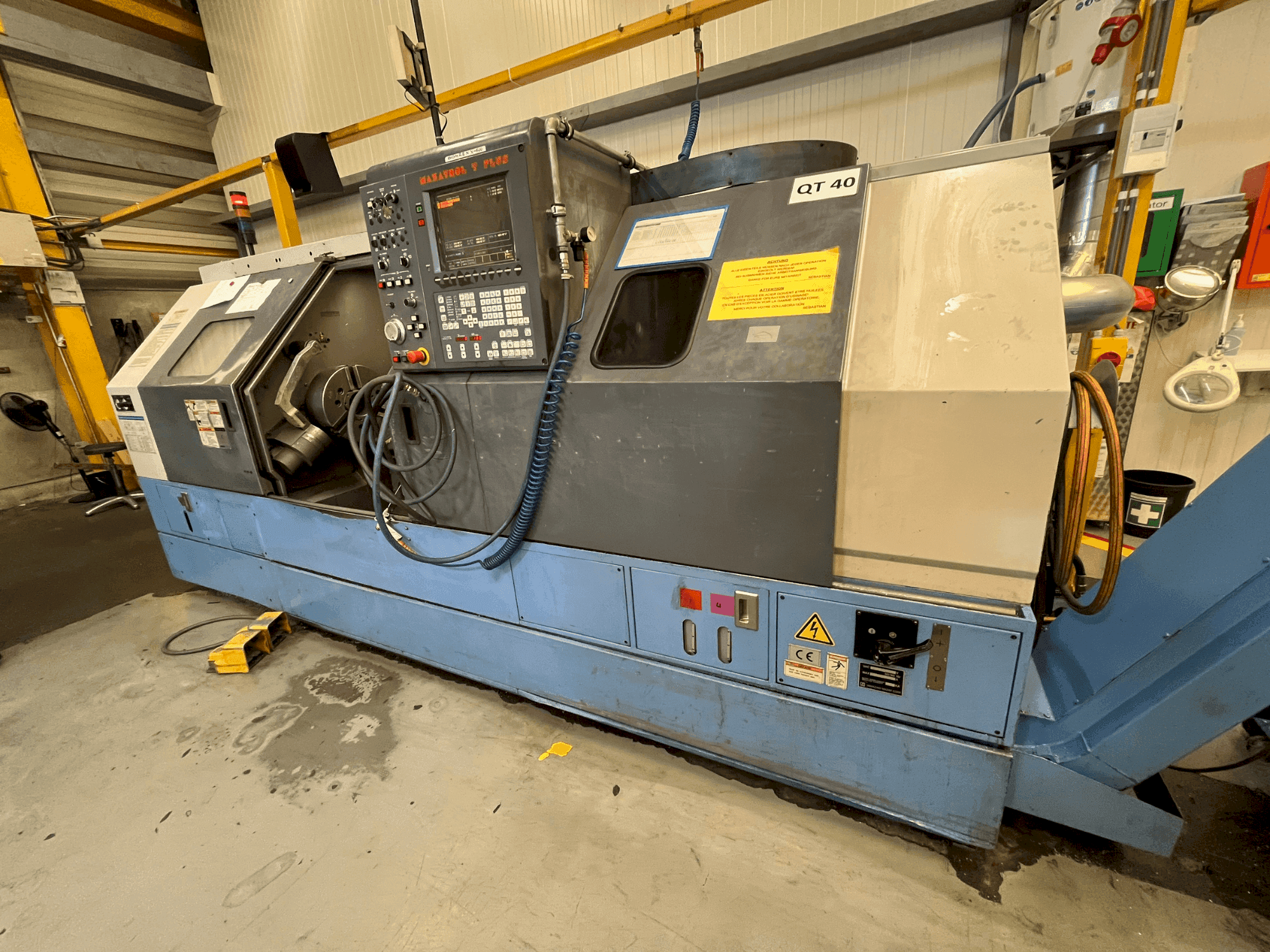 Vista frontale della macchina Mazak QT-40